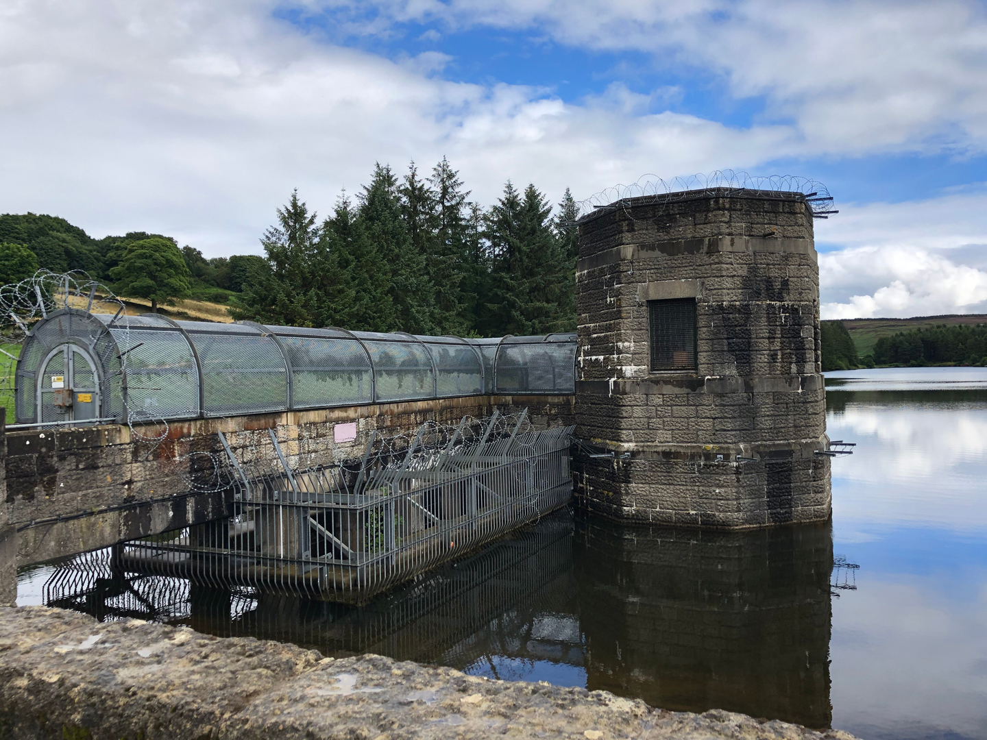 An image depicting the trail Cleveland Way - Newton under roseberry to White horse and its surrounding area.