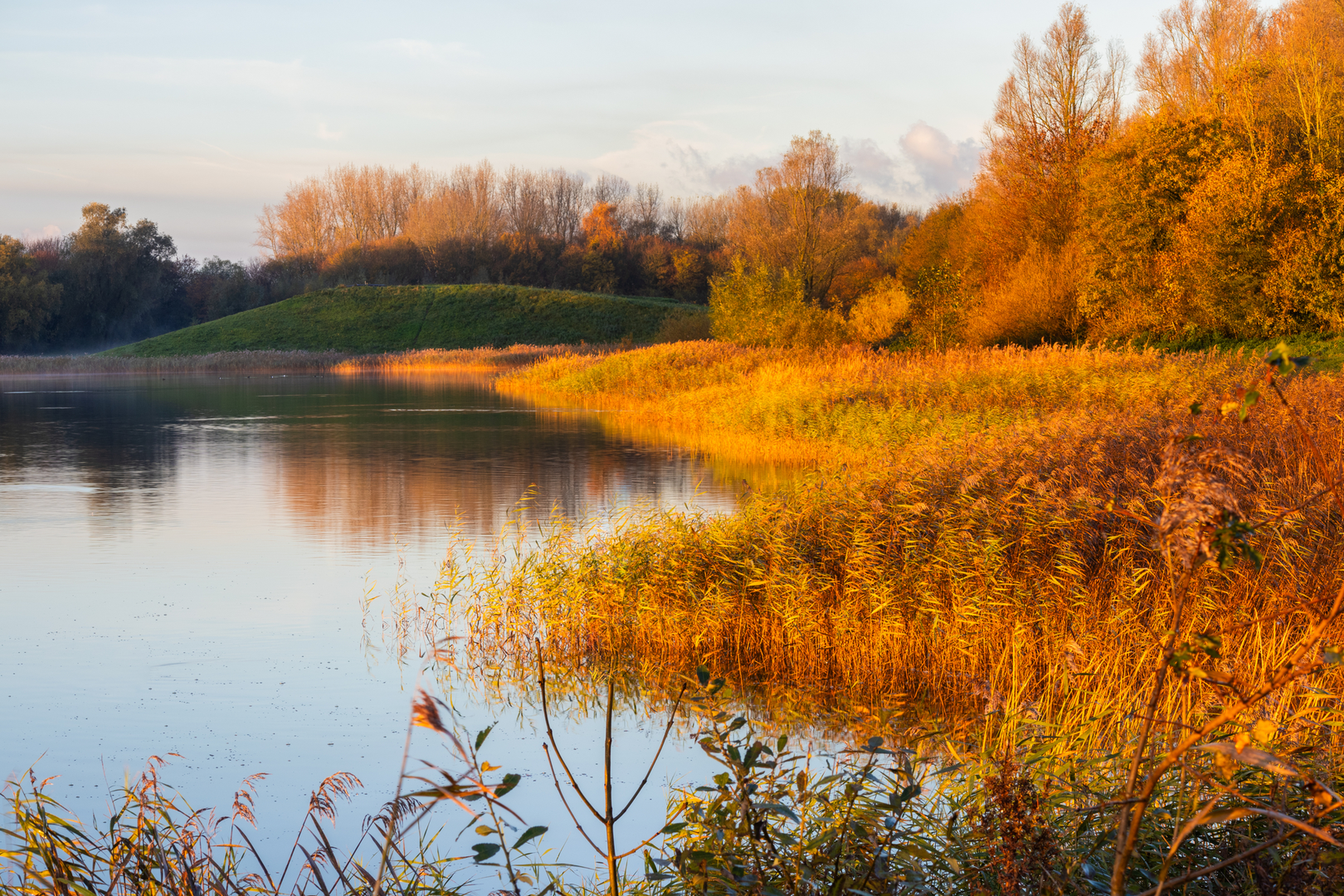 An image depicting the trail Zomerdel Geestmerambacht Loop via Winterpad, Hafiespad and Kleimeer and its surrounding area.