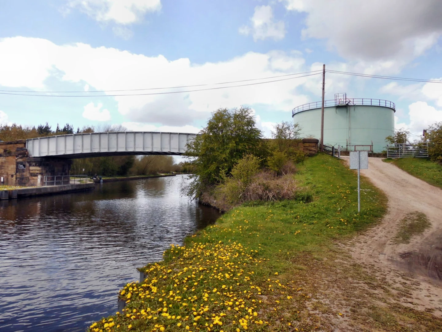 An image depicting the trail RSPB St Aidan's and Methley Junction Loop and its surrounding area.