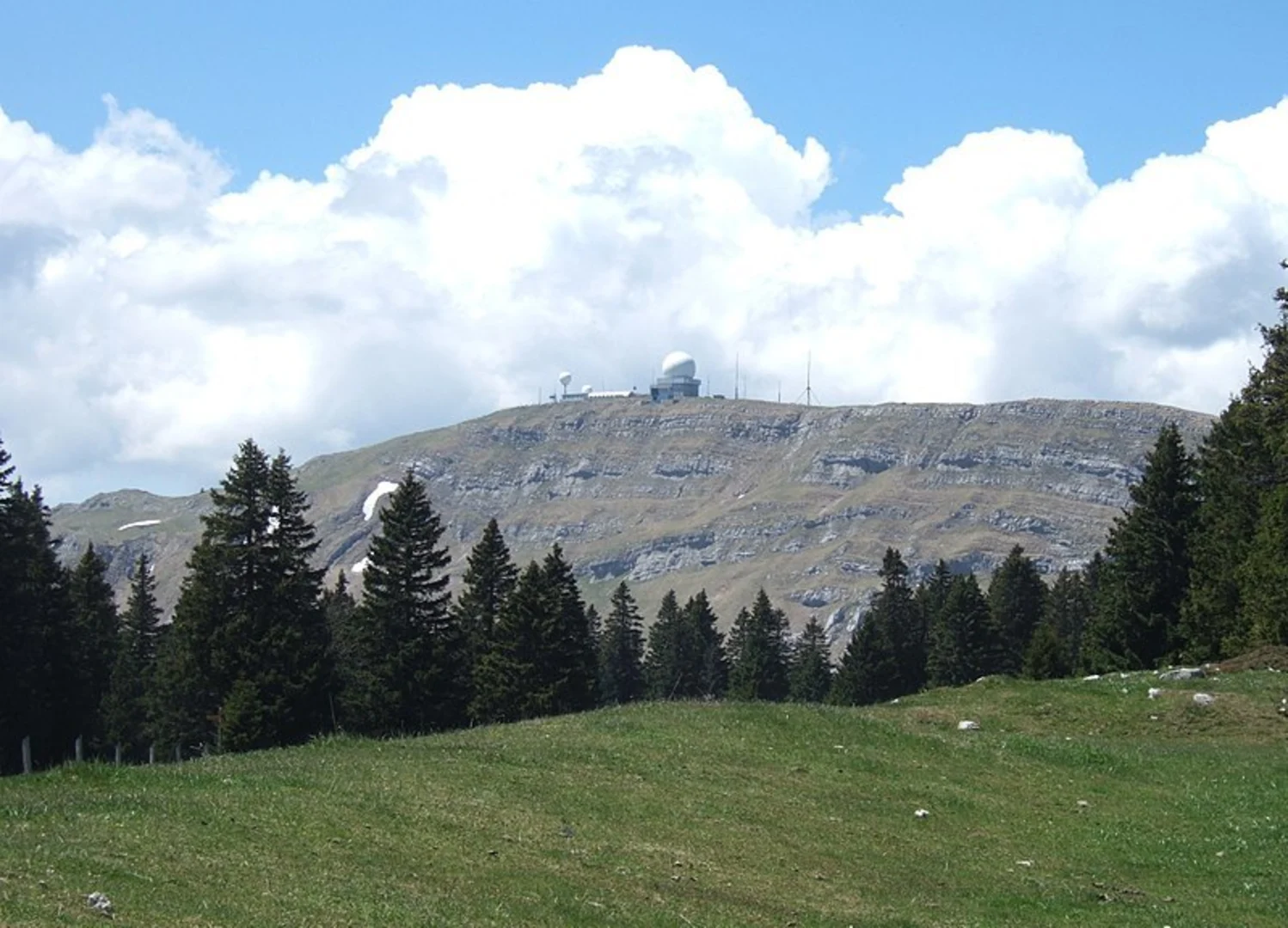 An image depicting the trail Jura Heights and Alpine Views and its surrounding area.
