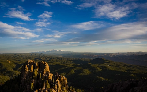 An image depicting the trail Zinn Trail via Devils Head Trail and its surrounding area.