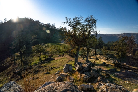 An image depicting the trail San Joaquin River and Pincushion Mountain Loop Trail and its surrounding area.