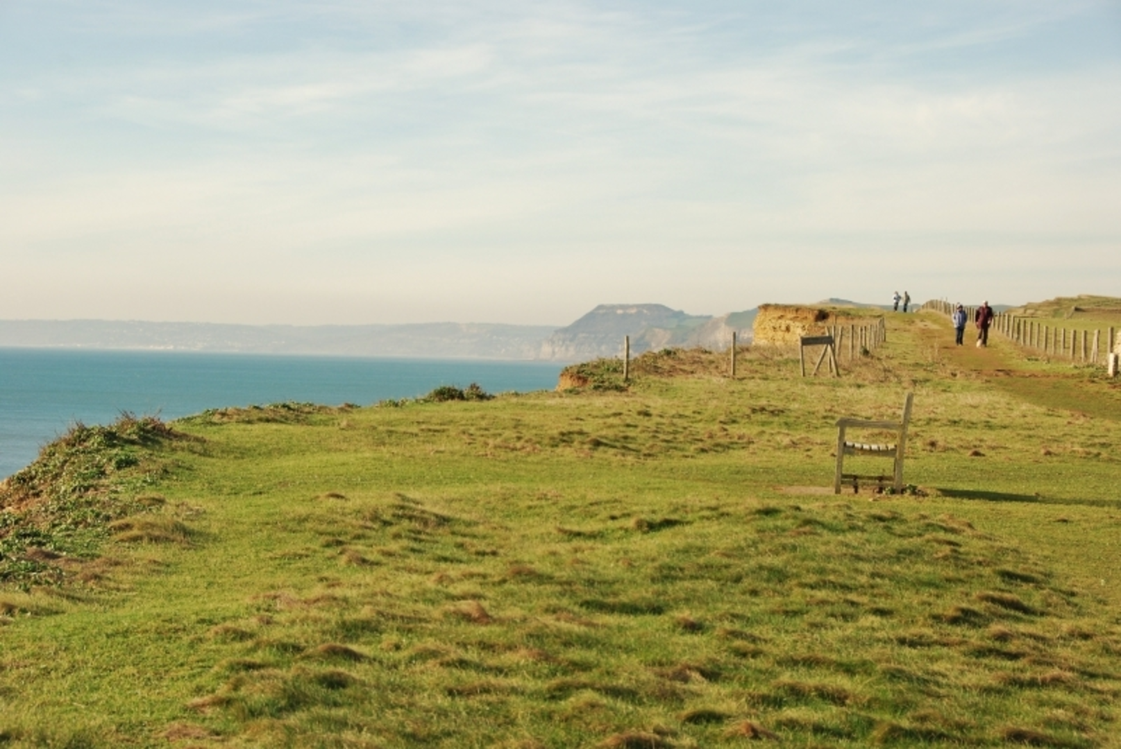 An image depicting the trail Burton Bradstock Loop and its surrounding area.