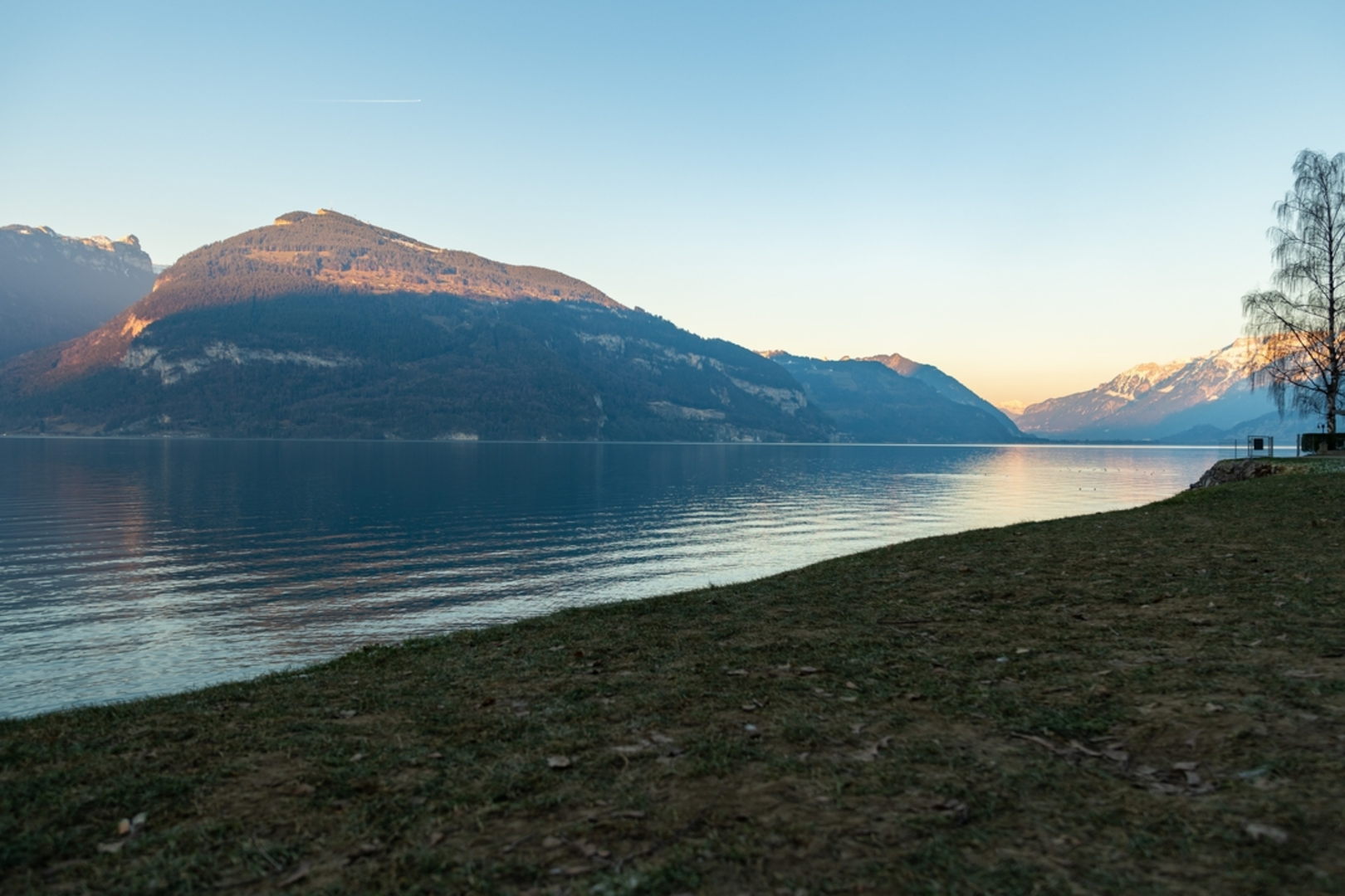 An image depicting the trail Skulpturenweg Krattigen and its surrounding area.
