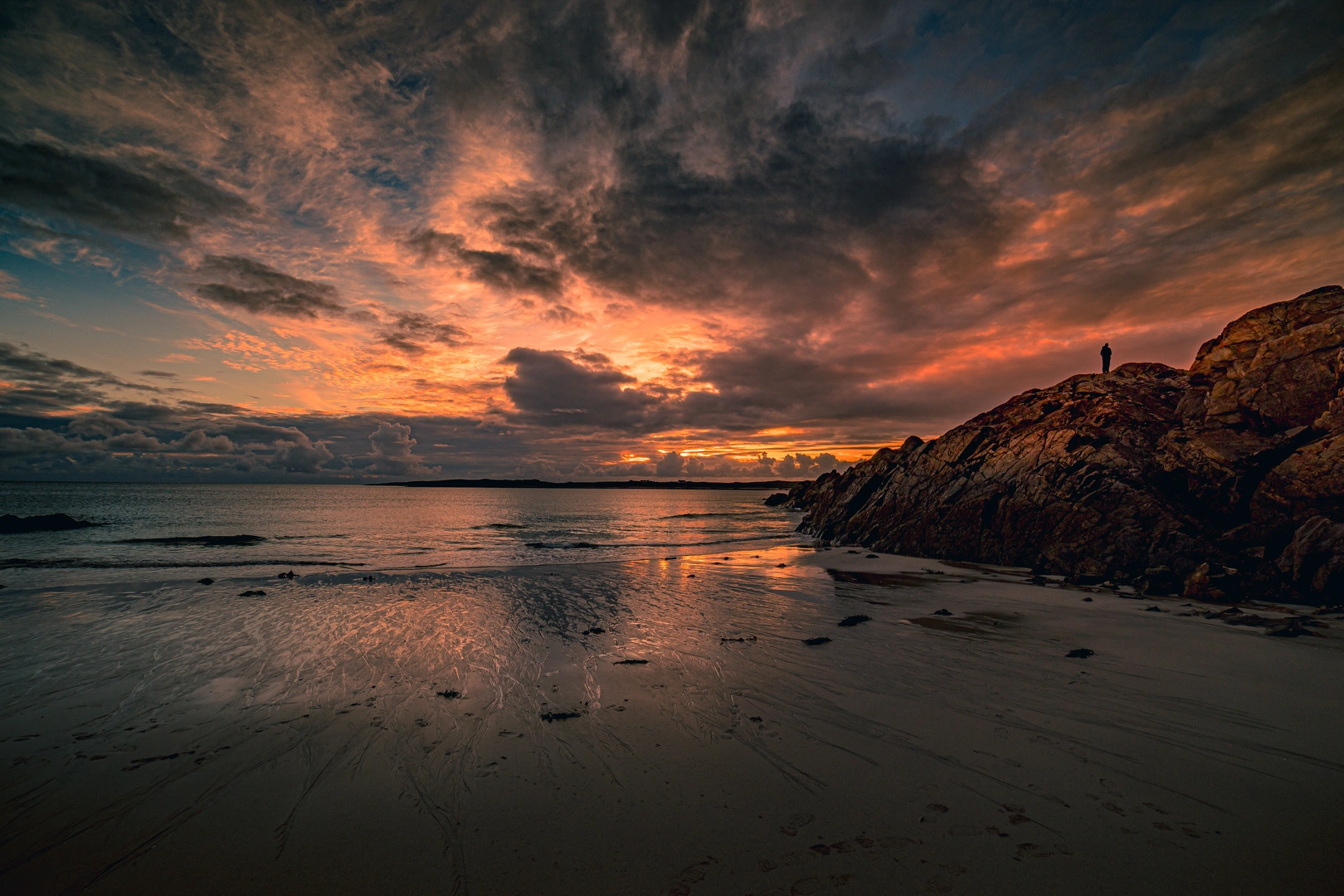 An image depicting the trail Luibin Mhairois and its surrounding area.