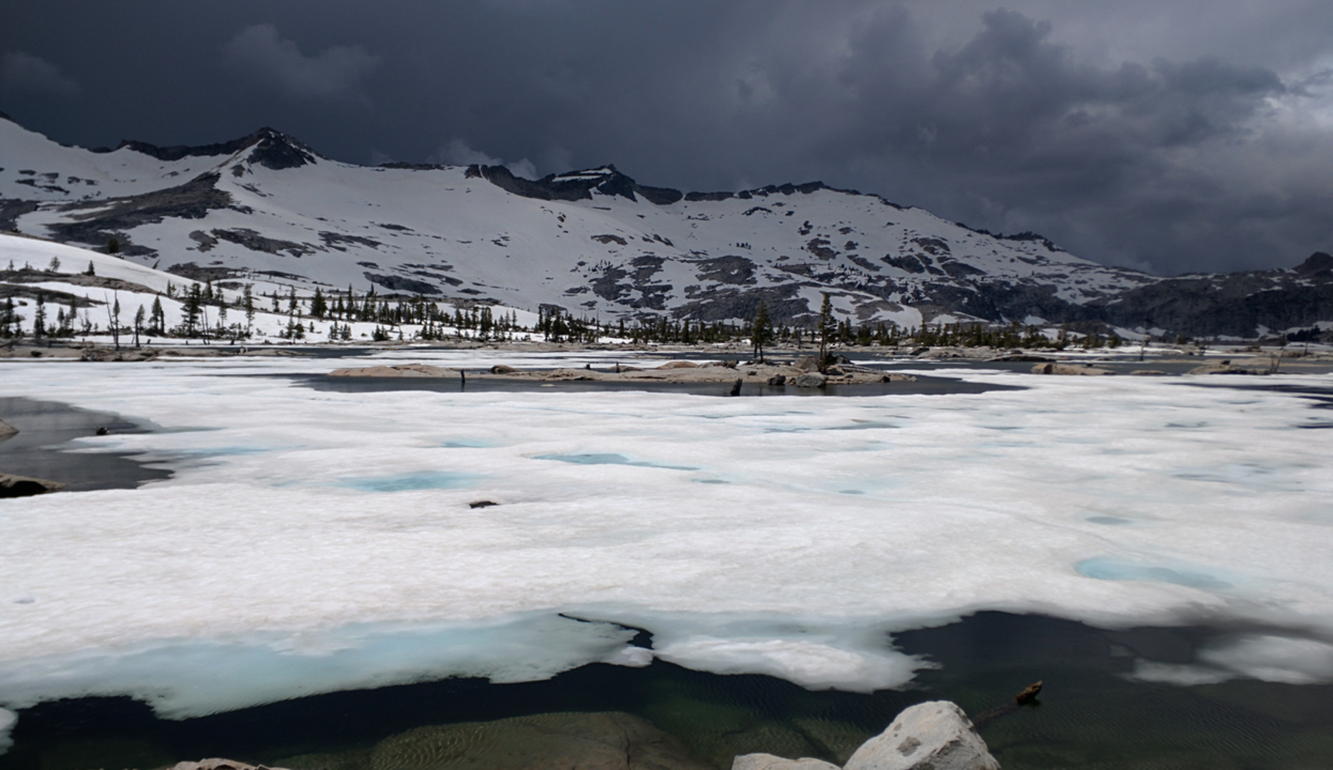 An image depicting the trail Aloha Desolation Trail and its surrounding area.