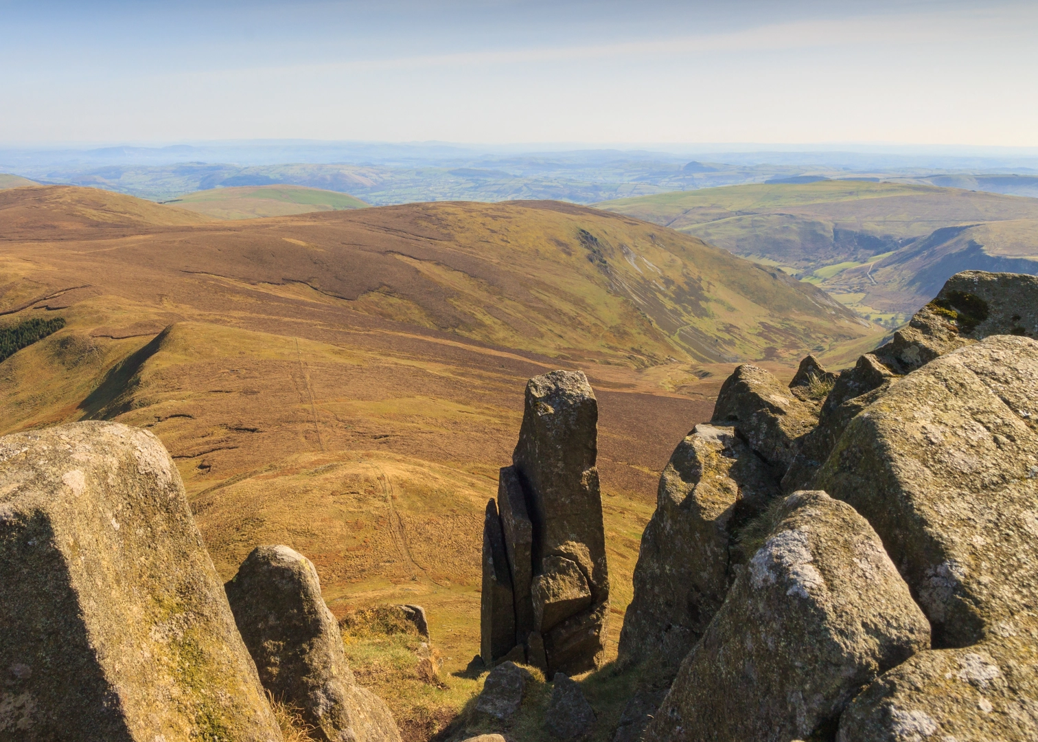 An image depicting the trail Cadair Berwyn from Cwm Maen Gwynedd and its surrounding area.