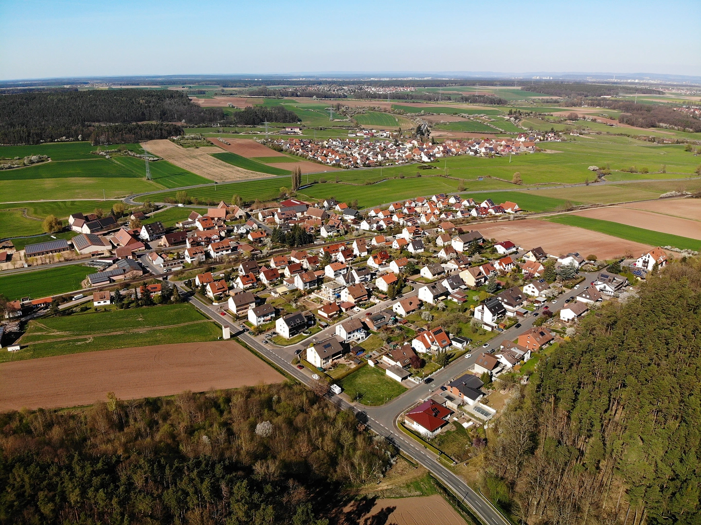An image depicting the trail Raindorf Circular Walk and its surrounding area.