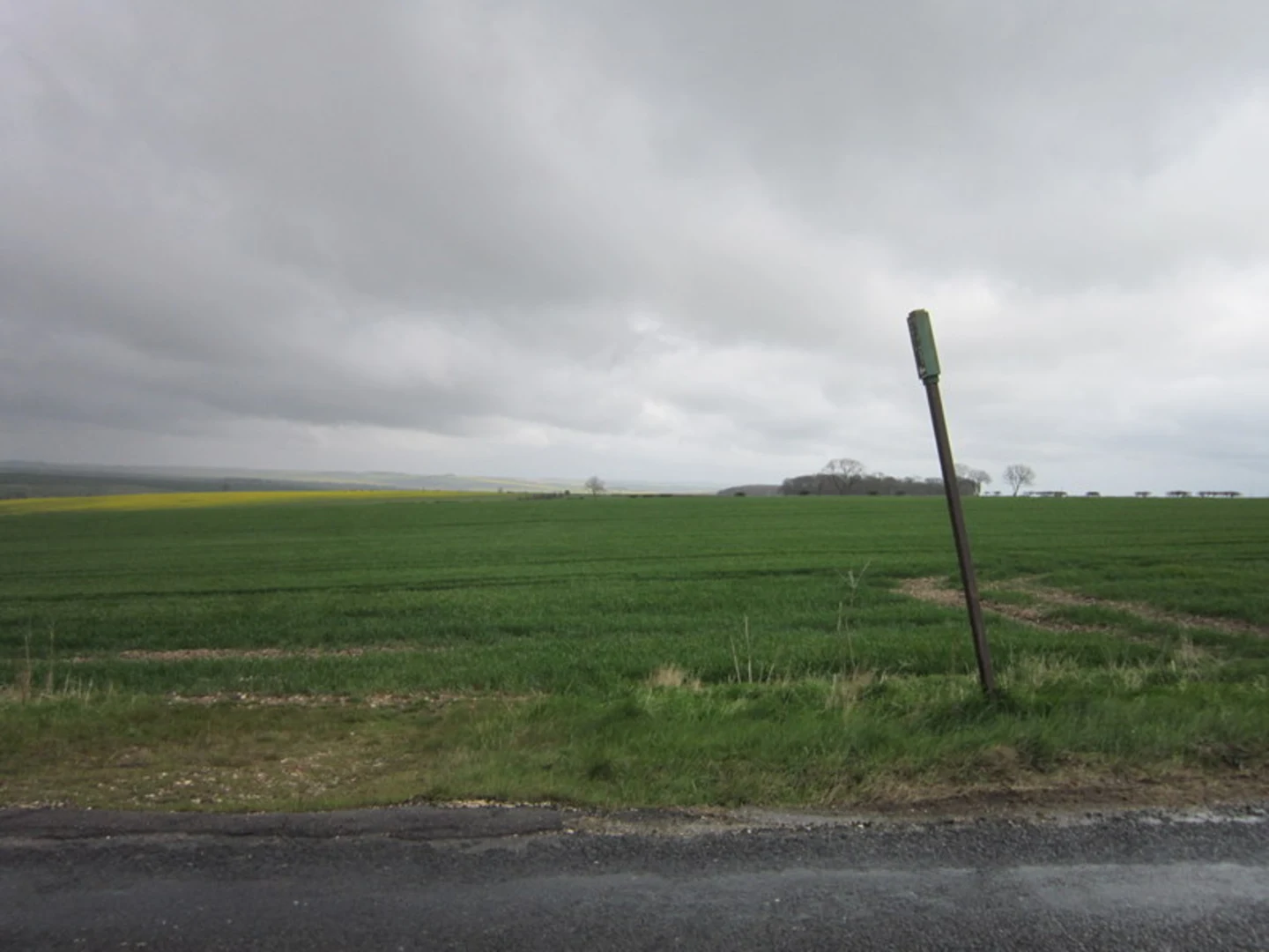 An image depicting the trail Elslack Reserrvoir and Hare Hill and Pinhaw Beacon Loop and its surrounding area.