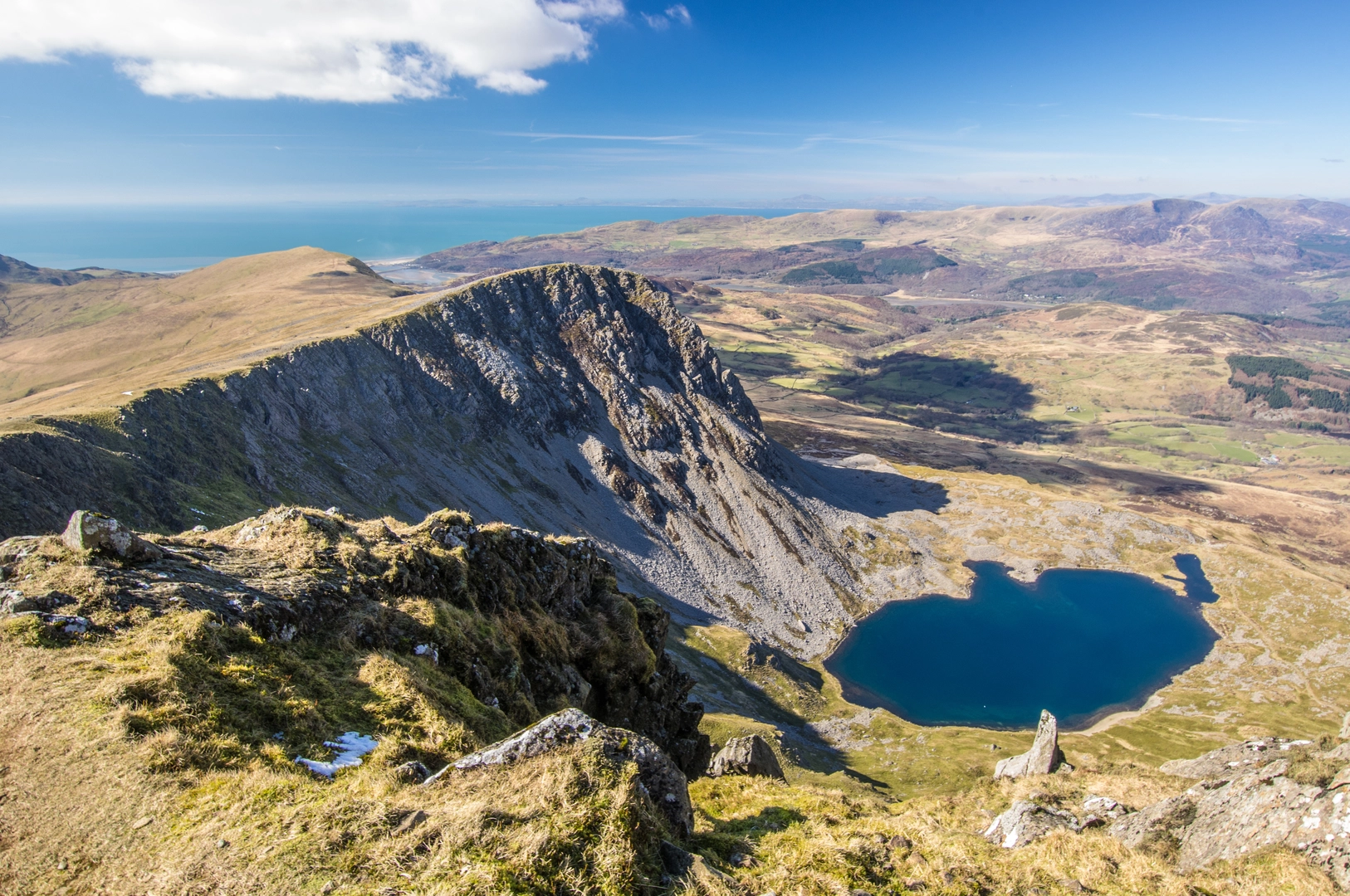 An image depicting the trail Pony Path, Tŷ Nant and Cader Idris and its surrounding area.