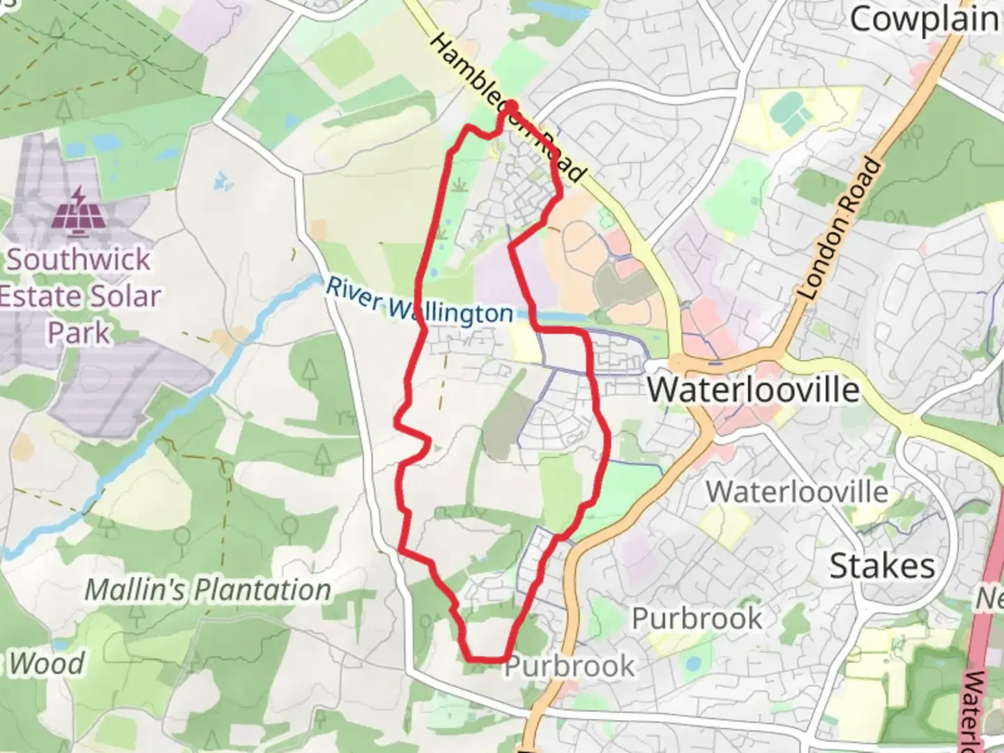 An image depicting the trail Newlands Country Park and its surrounding area.