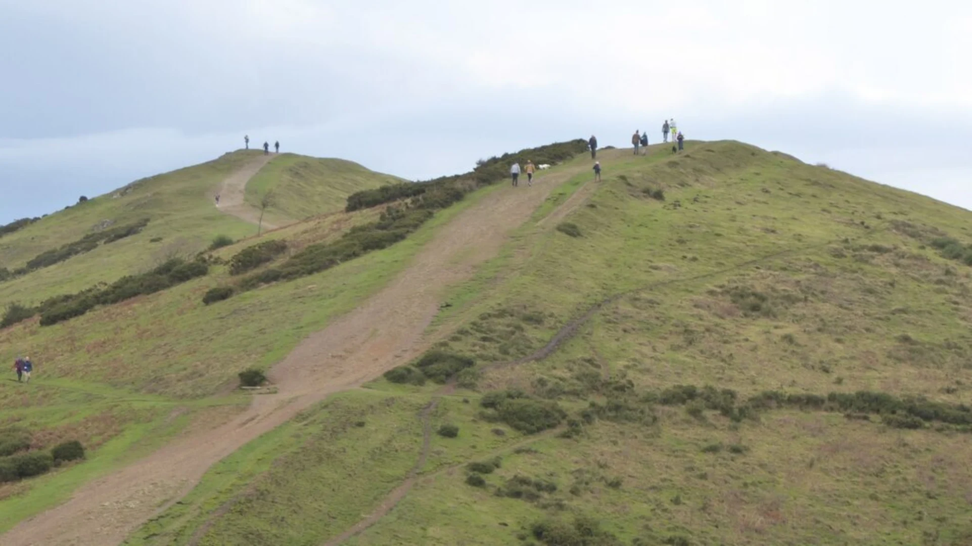An image depicting the trail Ledbury-Eastnor Castle-Malvern Hills and its surrounding area.
