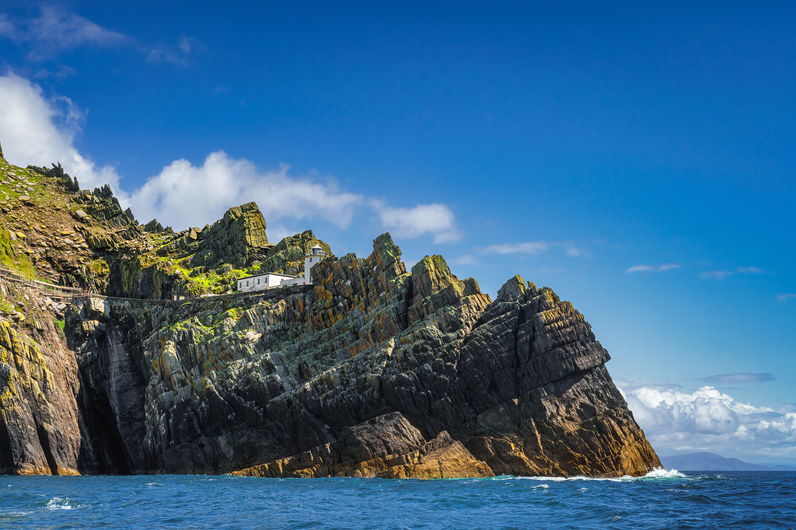 An image depicting the trail The Skelligs Way and its surrounding area.