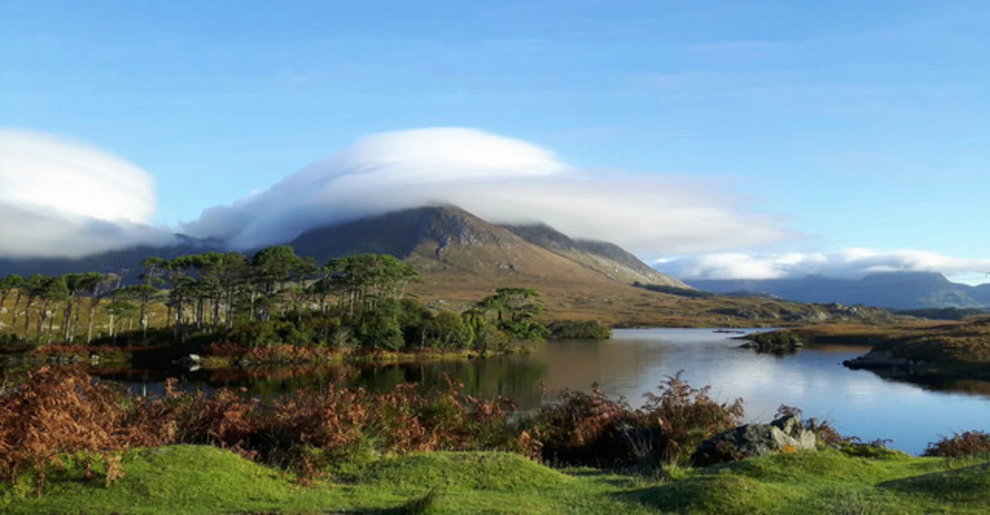 An image depicting the trail An Bhinn Dubh and Binn Bhraoin Loop and its surrounding area.