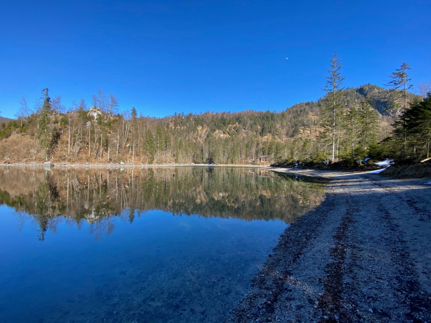 An image depicting the trail Around Lakes Ödseen and its surrounding area.