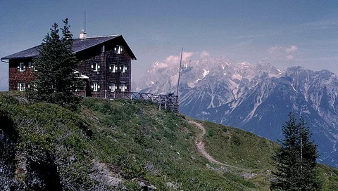 An image depicting the trail Hauser Kaibling Summit and its surrounding area.