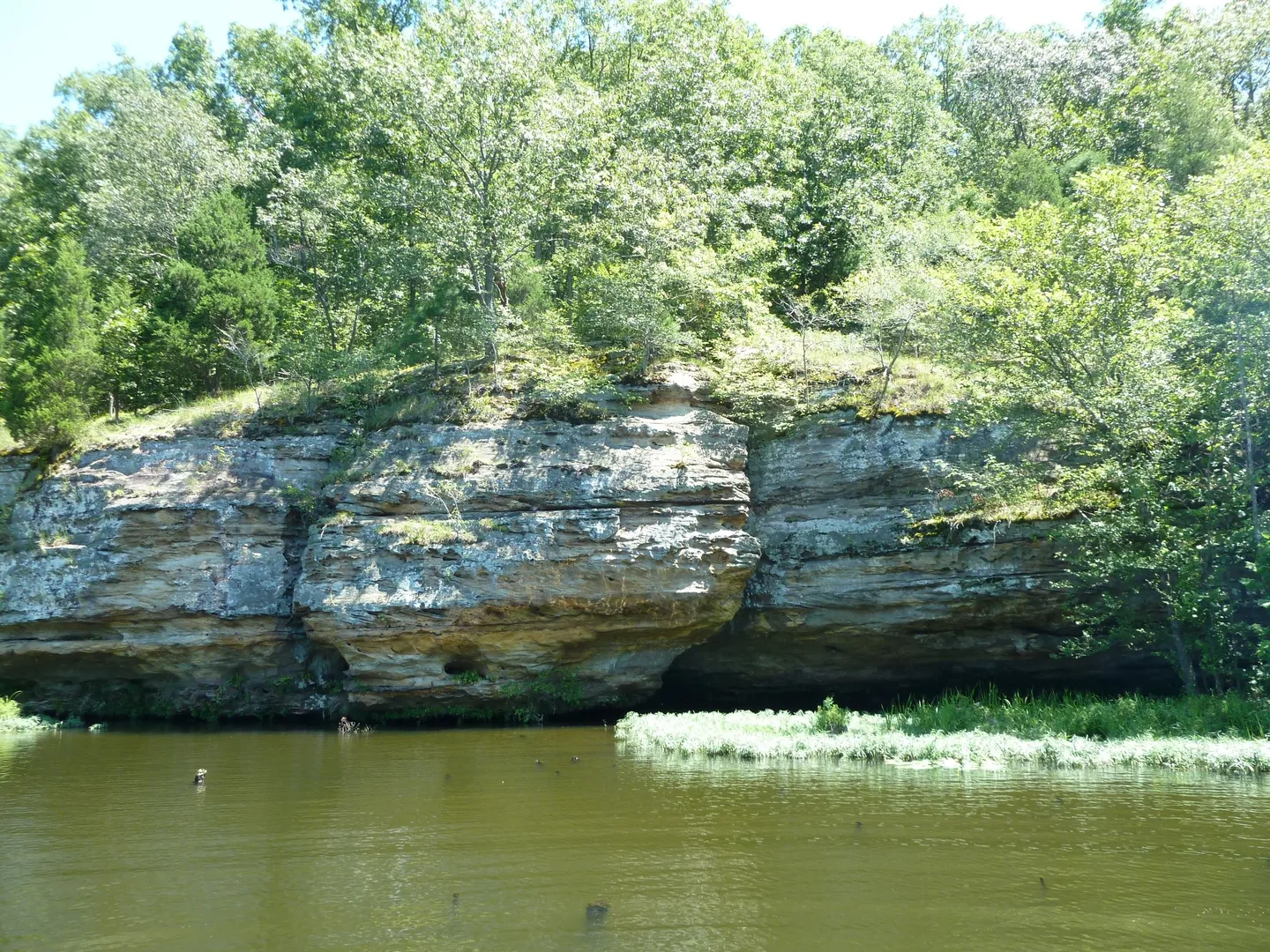 An image depicting the trail American Discovery Trail South Route - Illinois and its surrounding area.