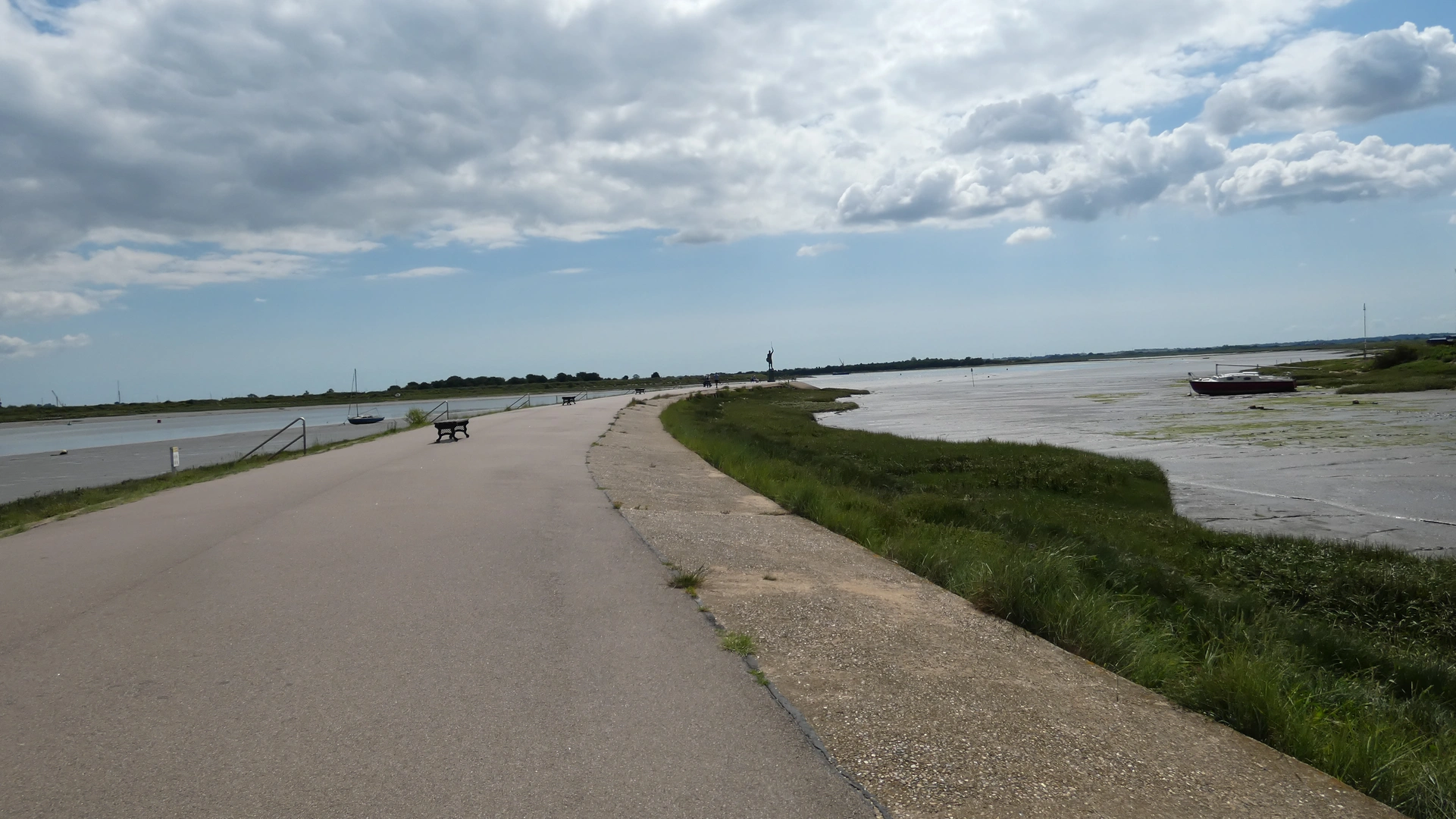 An image depicting the trail Lasso Essex - Bradwell - on - Sea to Maldon and its surrounding area.