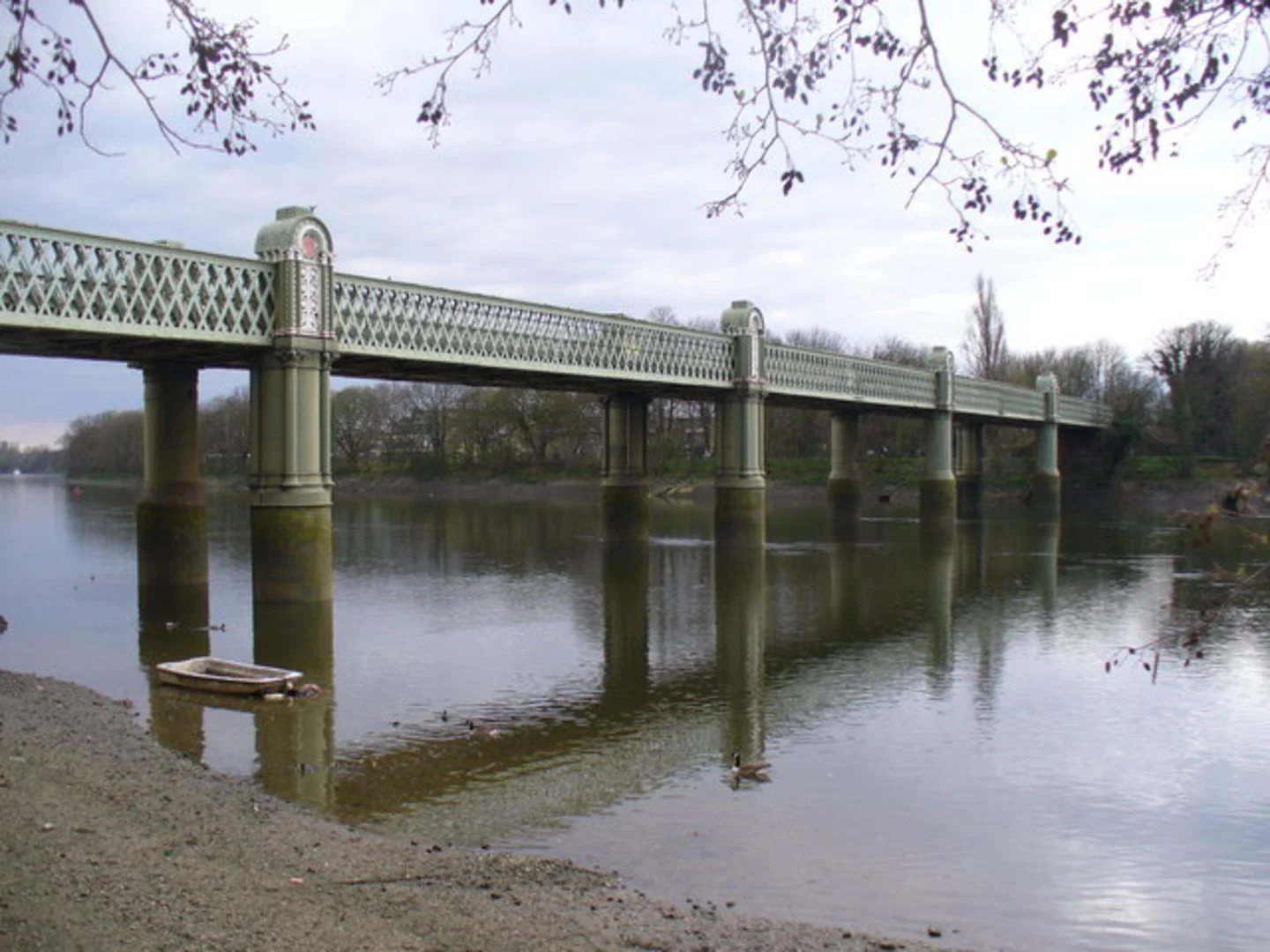 An image depicting the trail Chiswick Reach to Horse Reach Walk and its surrounding area.