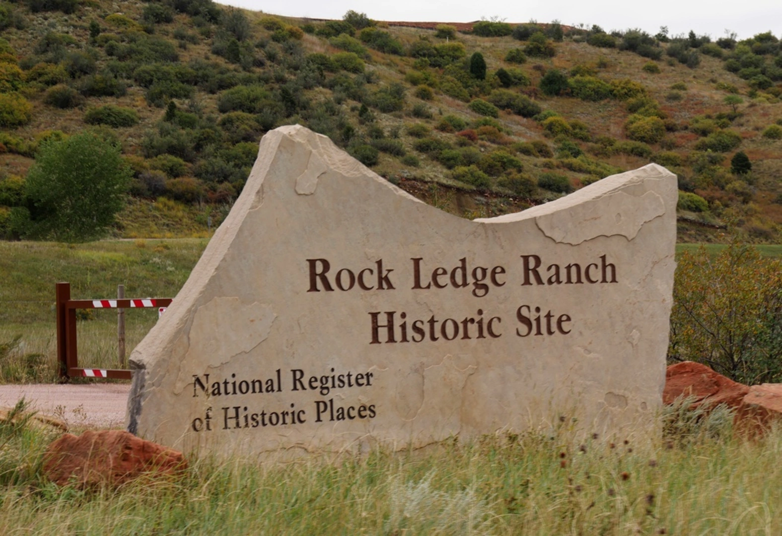 An image depicting the trail Red Rocks Trail and its surrounding area.