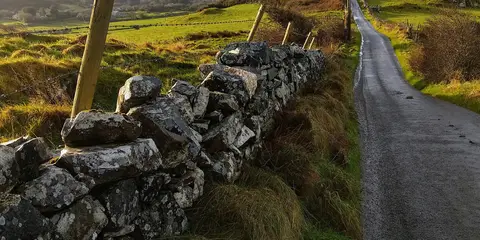 An image depicting the trail Muckish - Lub Loch na Boll and its surrounding area.
