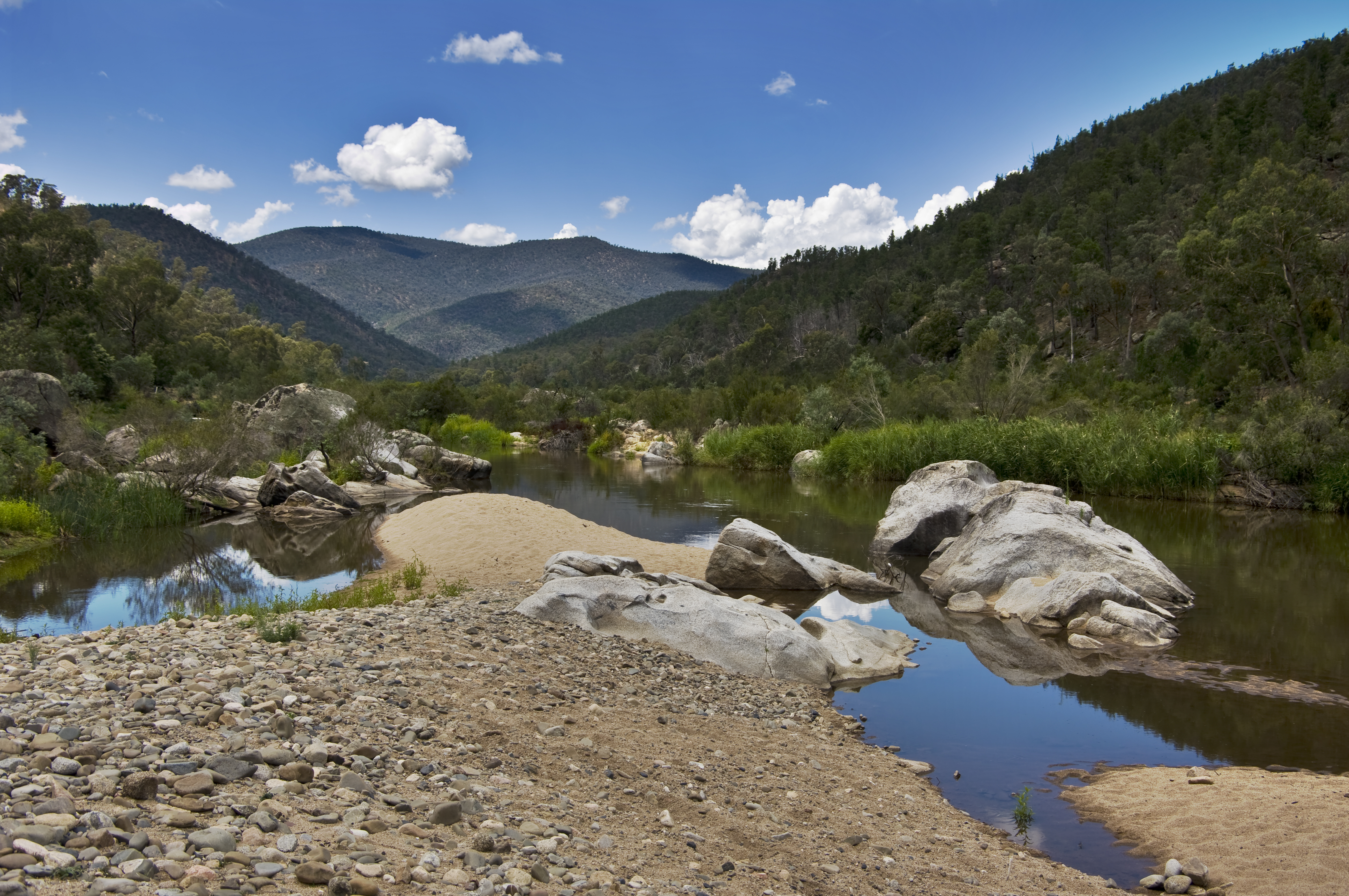 An image depicting the trail Kosciuszko National Park and its surrounding area.