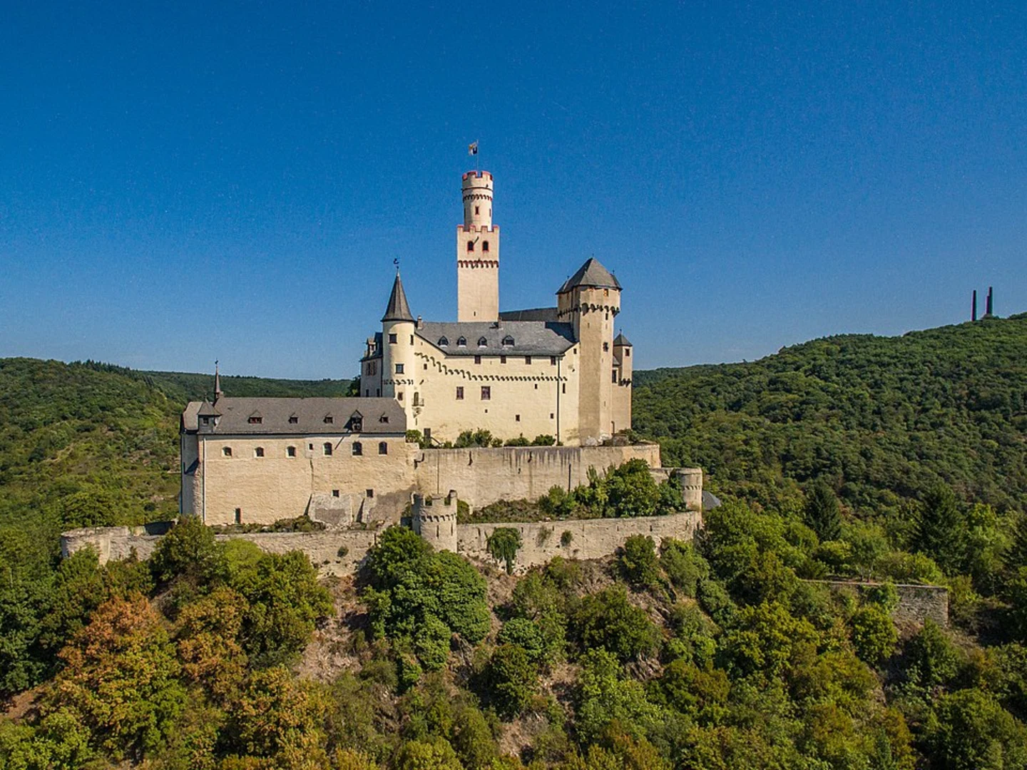 An image depicting the trail Marksburg Loop via Eselsweg and Bircherweg and its surrounding area.