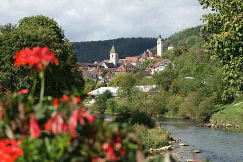 An image depicting the trail Neckar-Baar-Jakobusweg and its surrounding area.