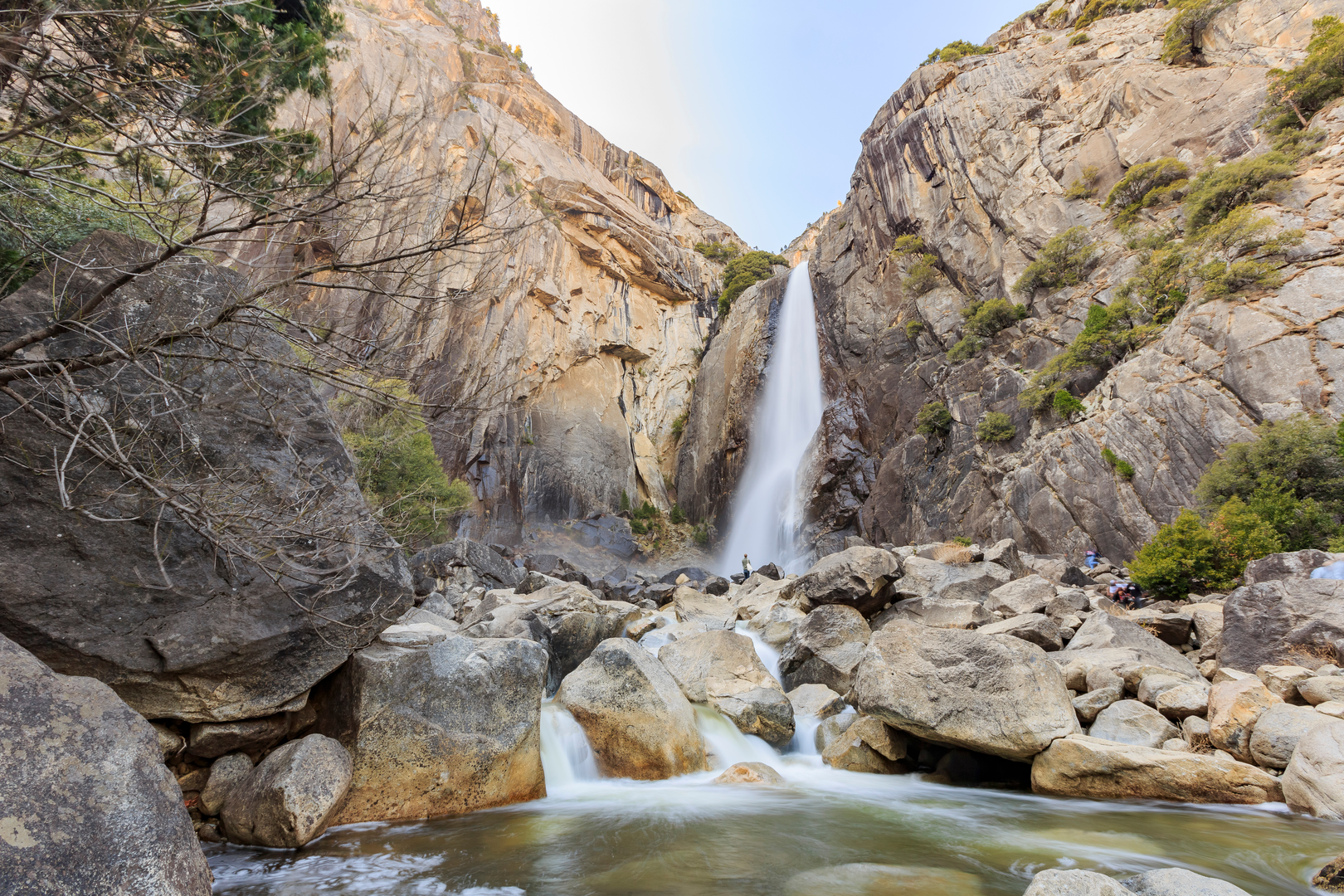 An image depicting the trail Lower Yosemite Fall Trail and its surrounding area.