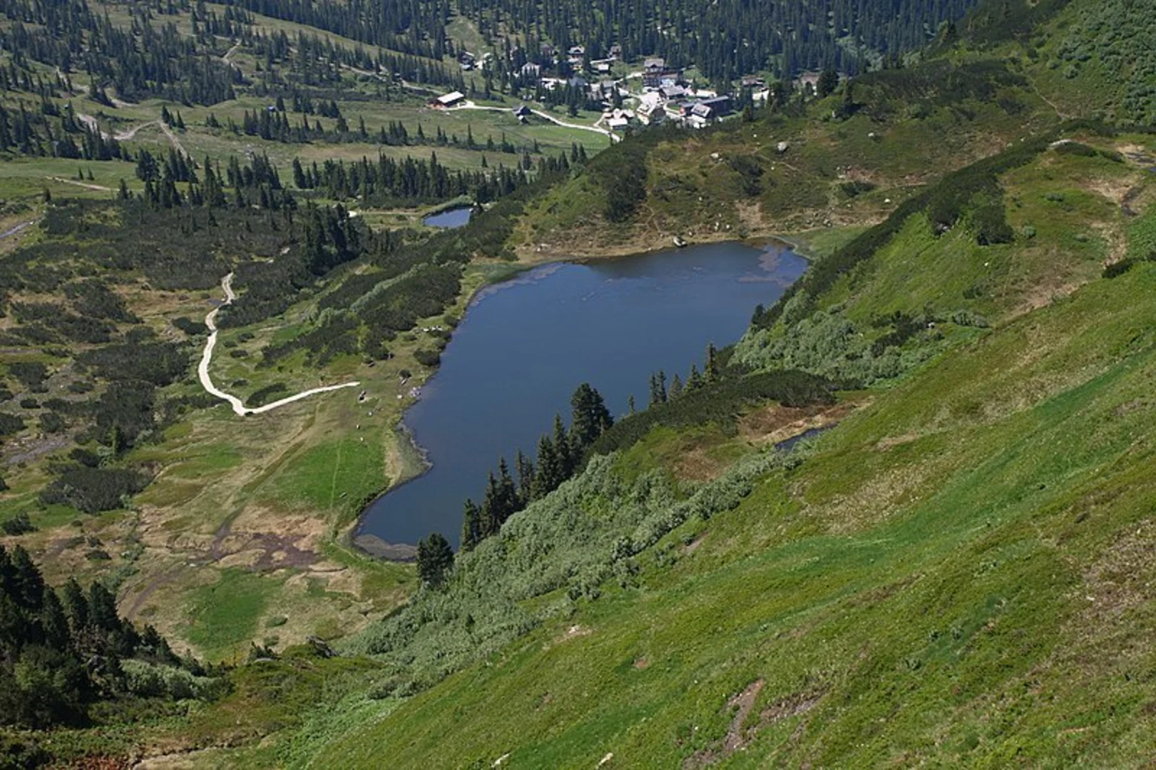 An image depicting the trail Plannerseekarspitz Peak Loop and its surrounding area.