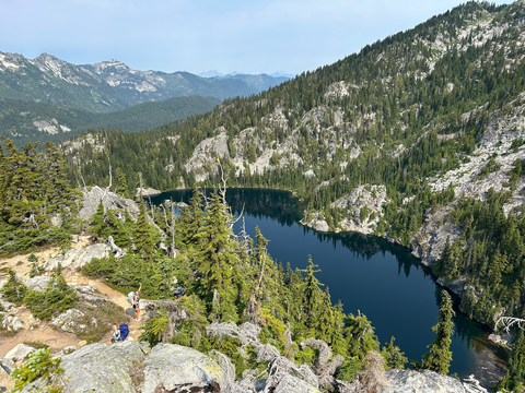 An image depicting the trail Alpine Lake via Bear Creek Trail and its surrounding area.