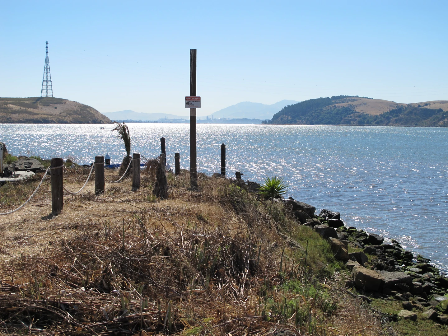 An image depicting the trail Glen Cove from Old Glen Cove Road and its surrounding area.