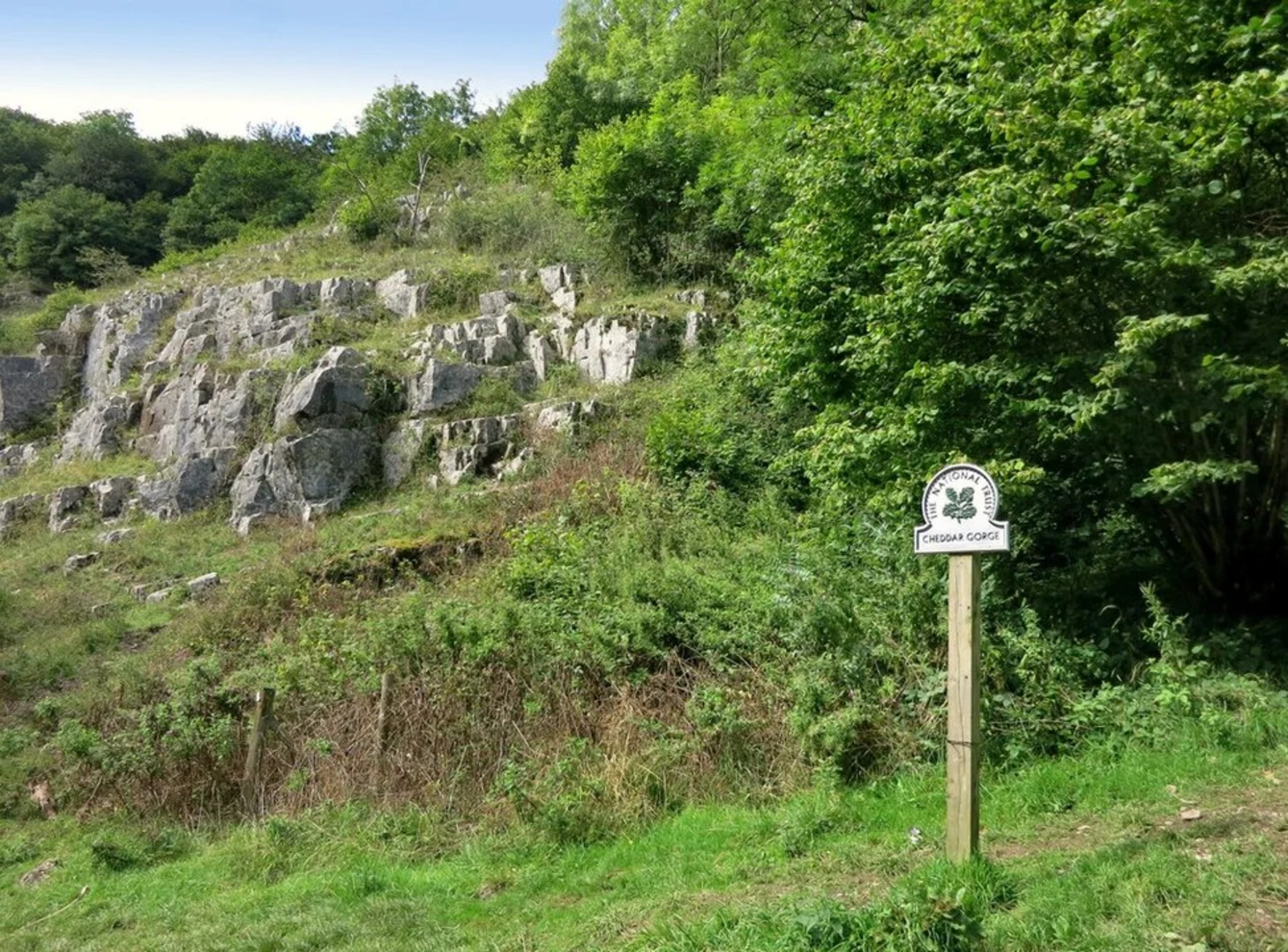 An image depicting the trail Cheddar Gorge and its surrounding area.