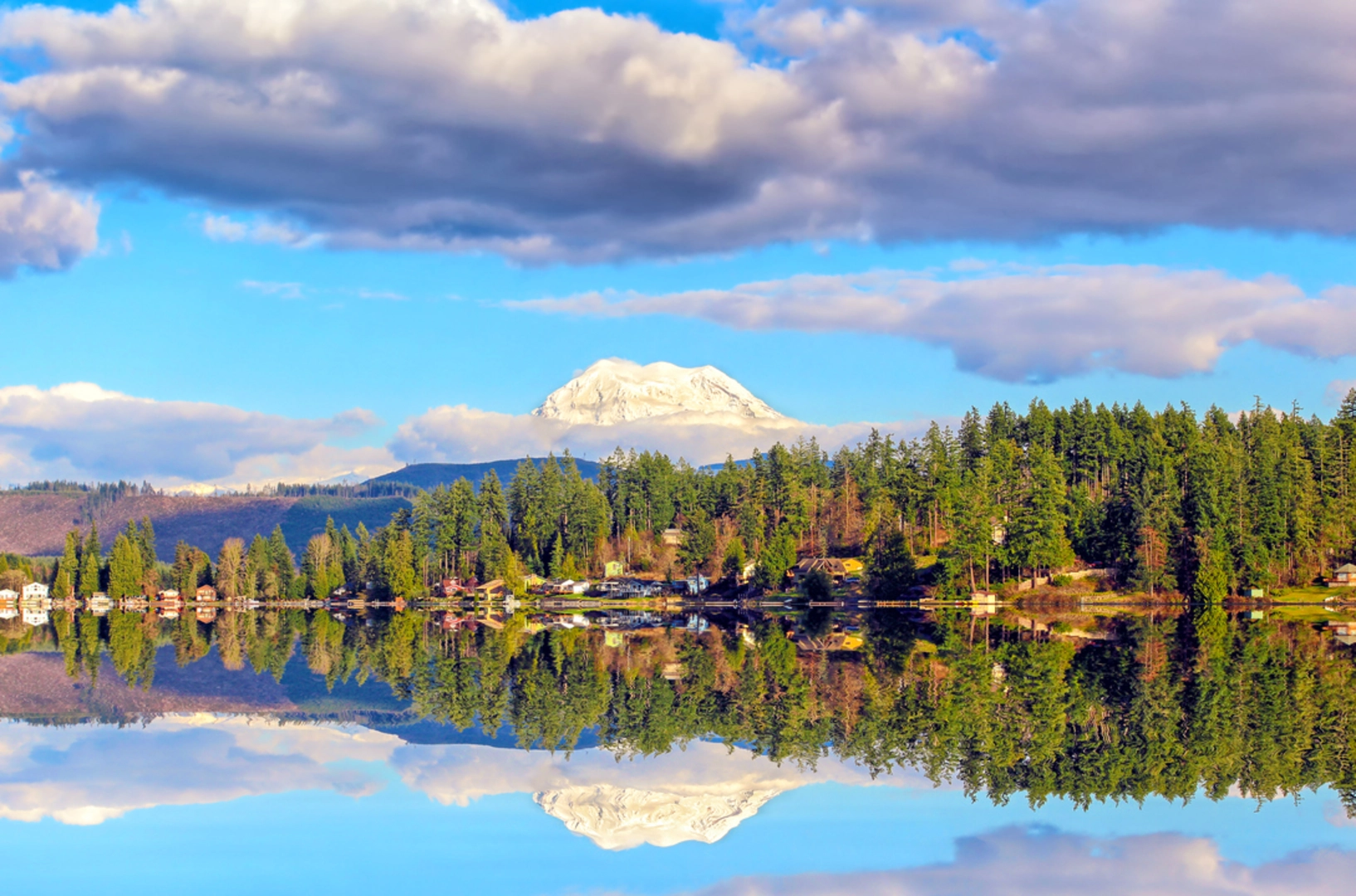An image depicting the trail Sand Ridge to Twin Sisters Lake Trail and its surrounding area.