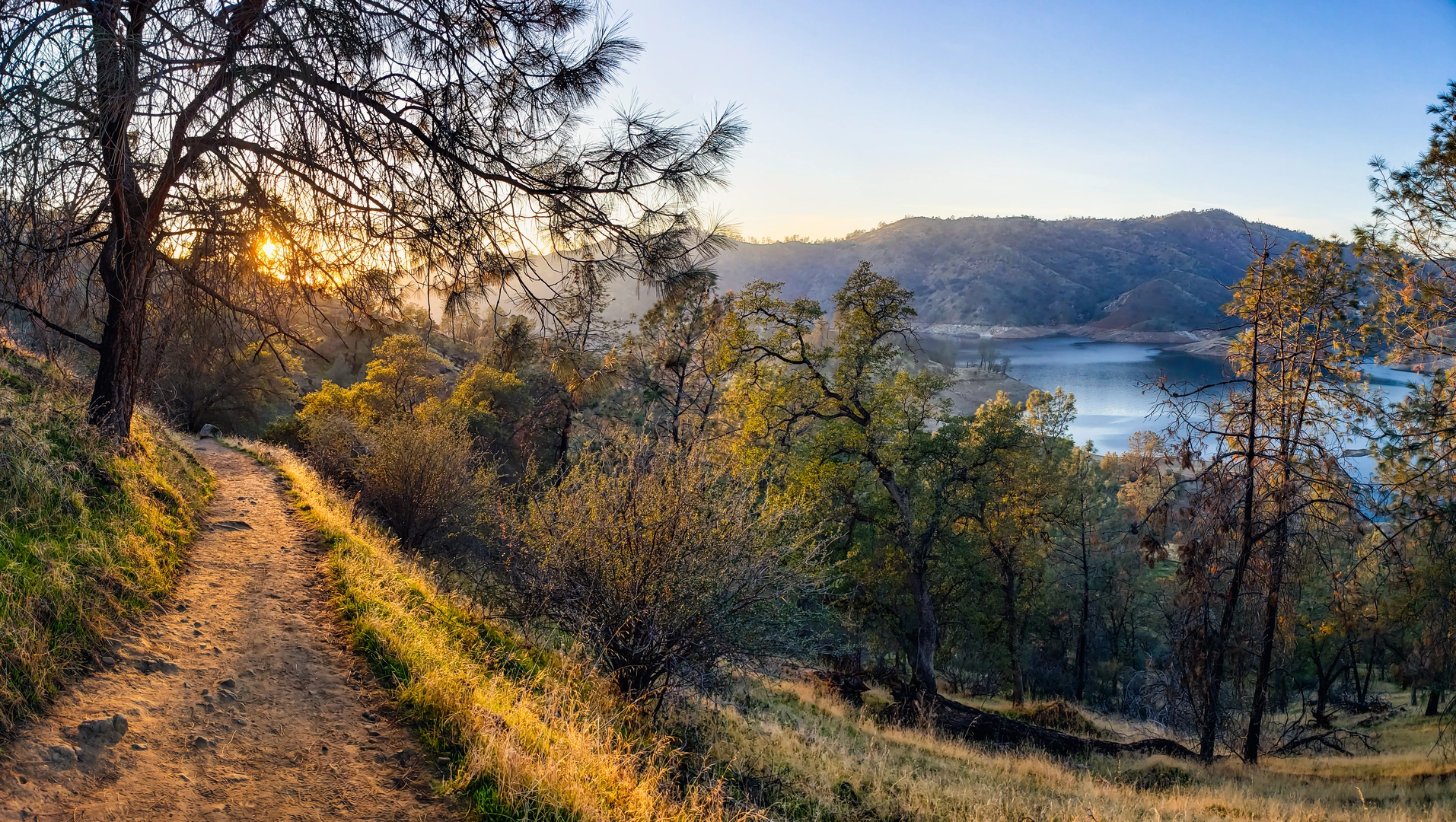 An image depicting the trail Pa'san Ridge and Wuh-ki'o Trail and its surrounding area.
