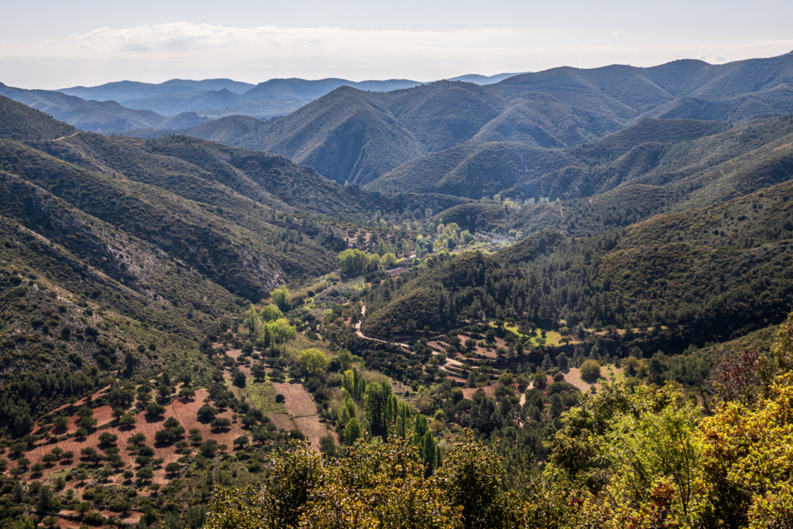 An image depicting the trail The Long Slope PR CV 414 and its surrounding area.