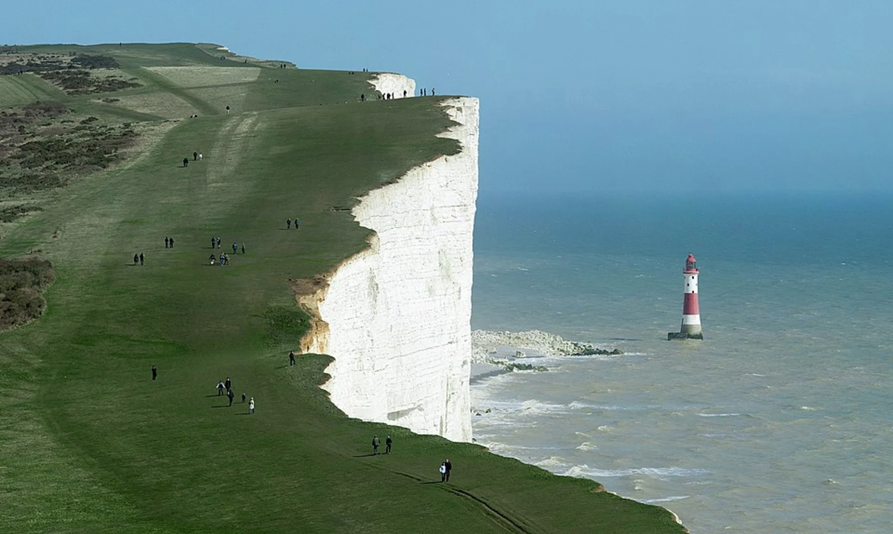 An image depicting the trail Eastbourne Loop via Cow Gap and its surrounding area.