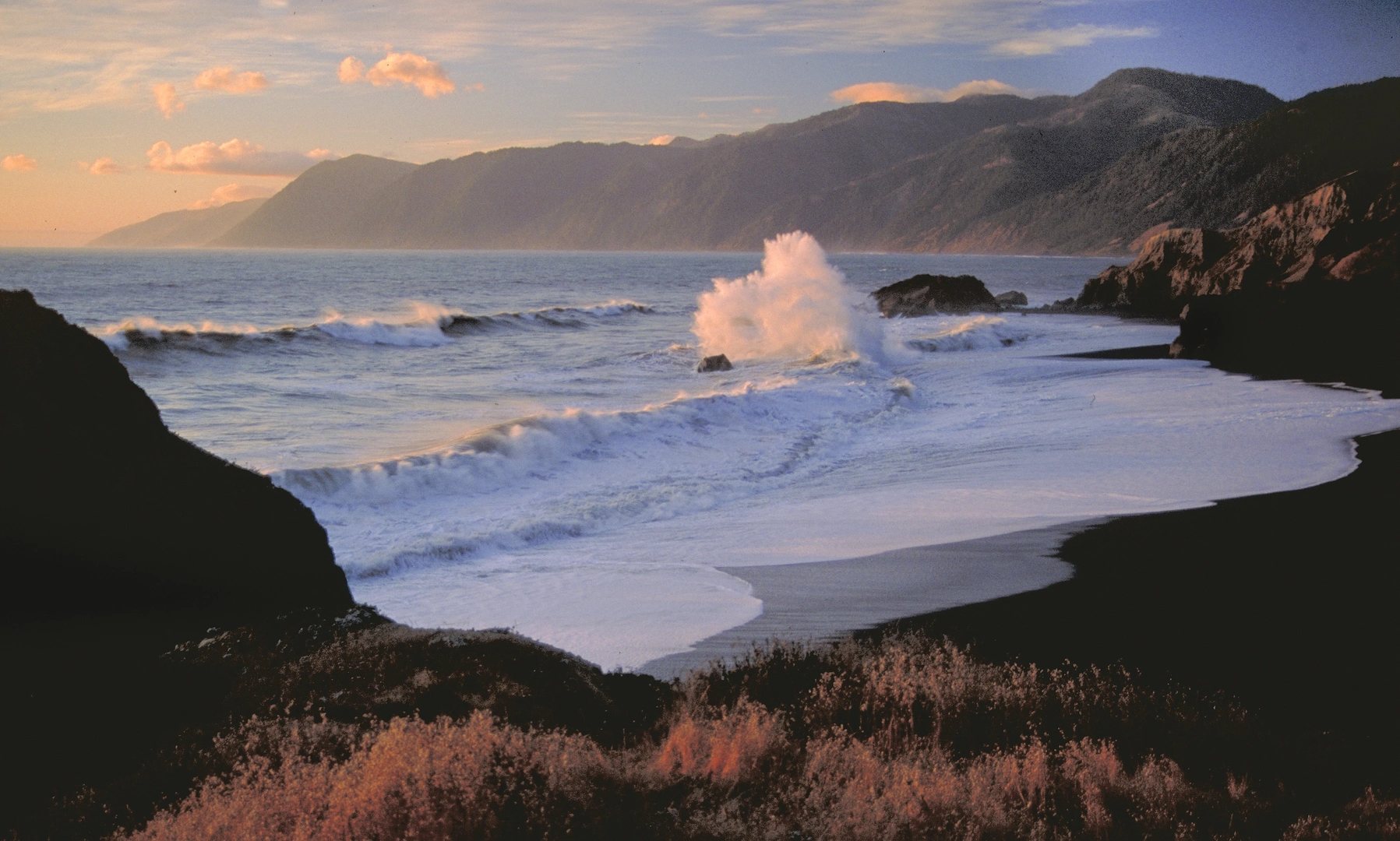 An image depicting the trail Kinsey Ridge - Lost Coast - Rattlesnake Ridge - King Crest Loop Trail and its surrounding area.
