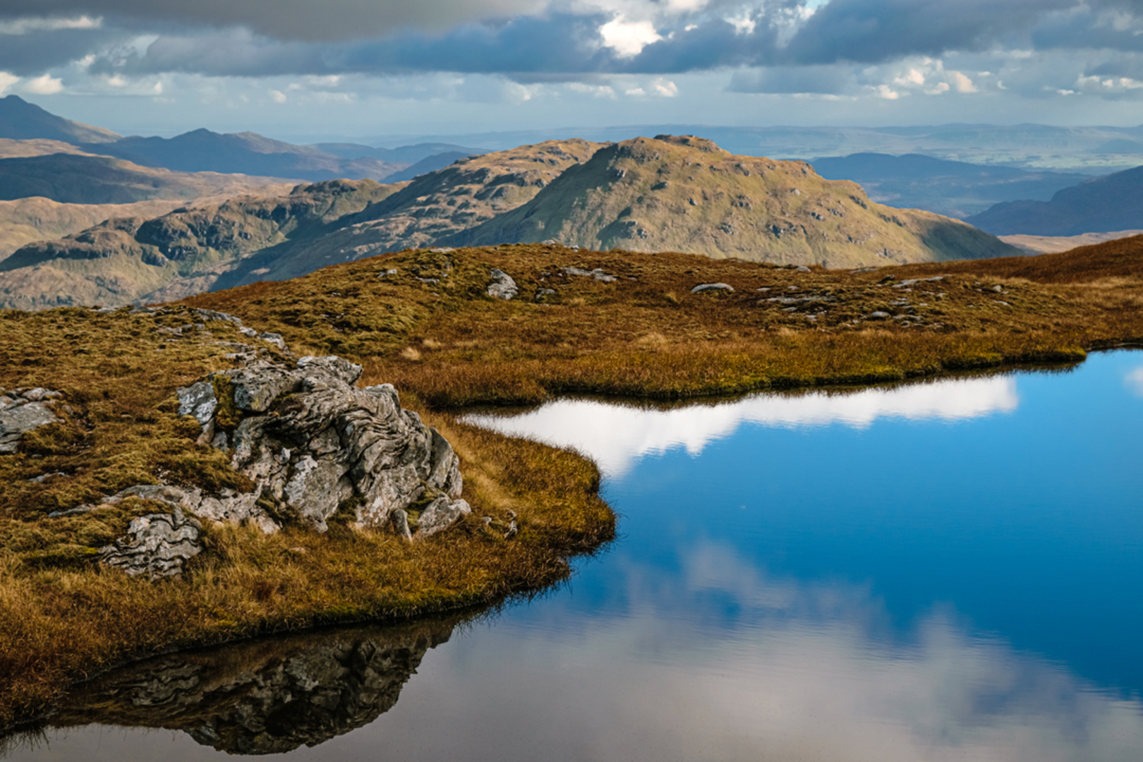 An image depicting the trail Beinn a' Chròin via Coire Earb Walk and its surrounding area.