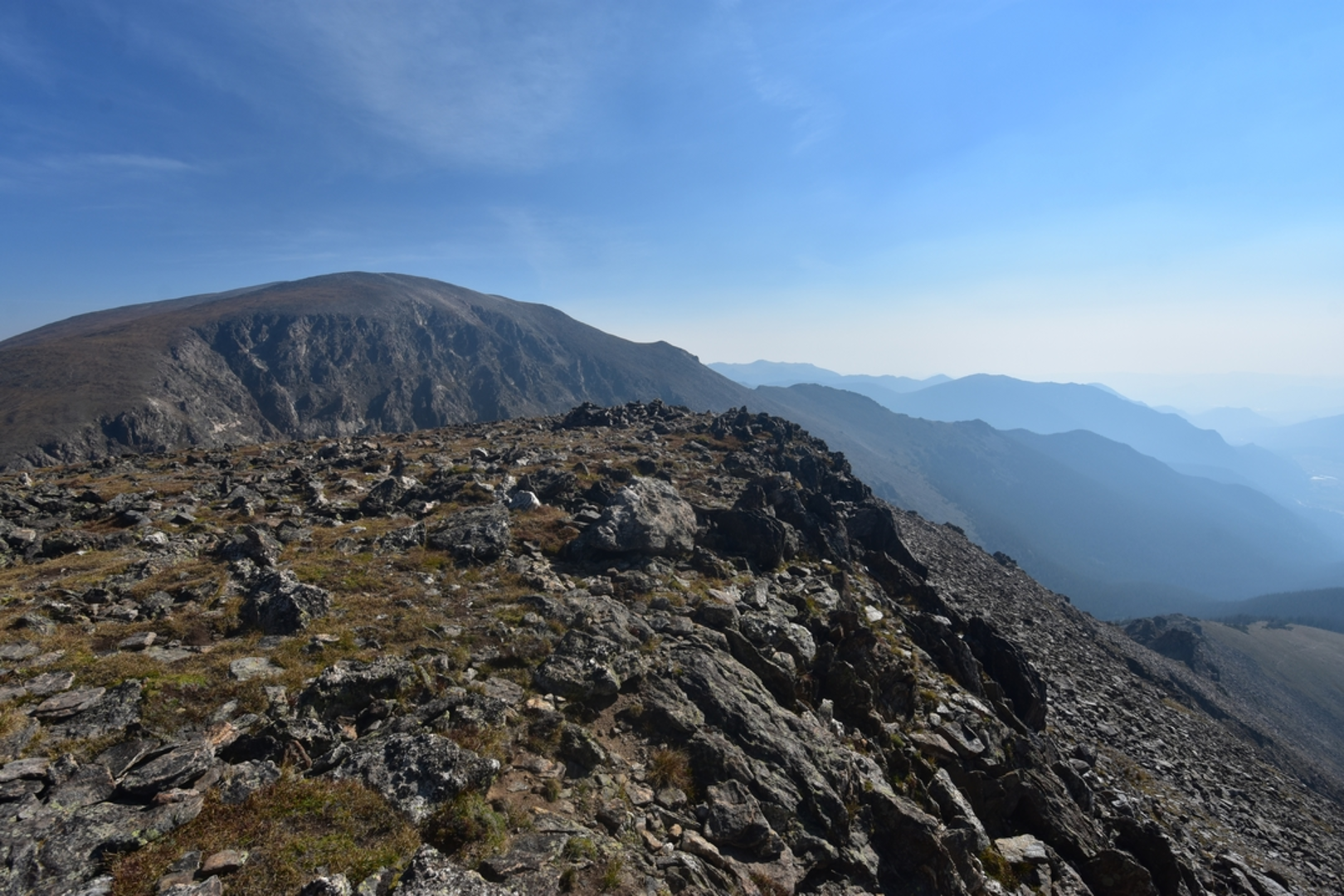 An image depicting the trail Mount Chapin via Chapin Pass Trail and its surrounding area.
