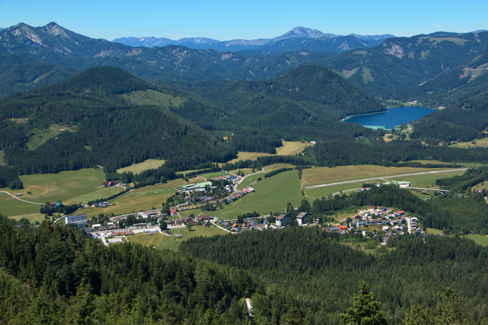 An image depicting the trail Legend trail no - 2 via Erlaufsee and its surrounding area.