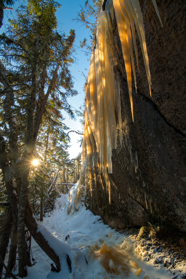 An image depicting the trail La Traversé de Charlevoix and its surrounding area.