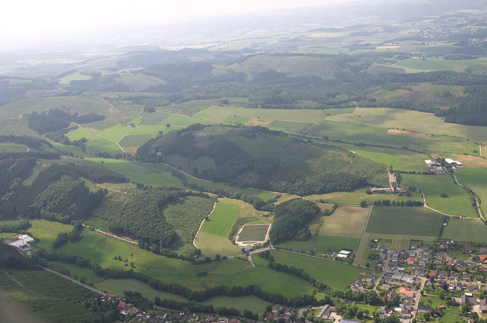 An image depicting the trail Sundern, Speerberg and Kalte Beuster Loop - Diekholzen and its surrounding area.