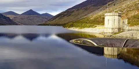 An image depicting the trail Mourne Wall Challenge and its surrounding area.