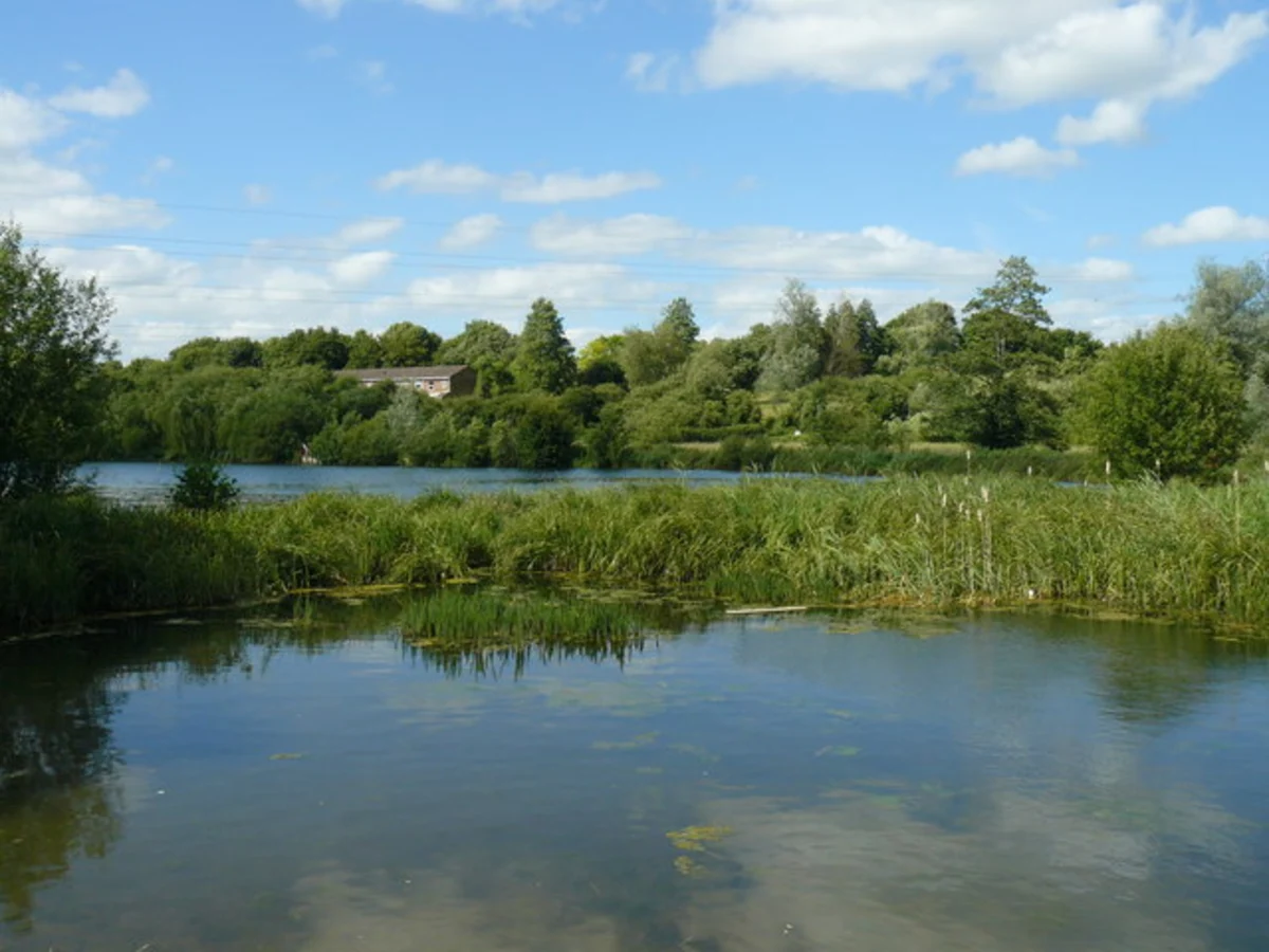 River Anton and Anton Lakes Path
