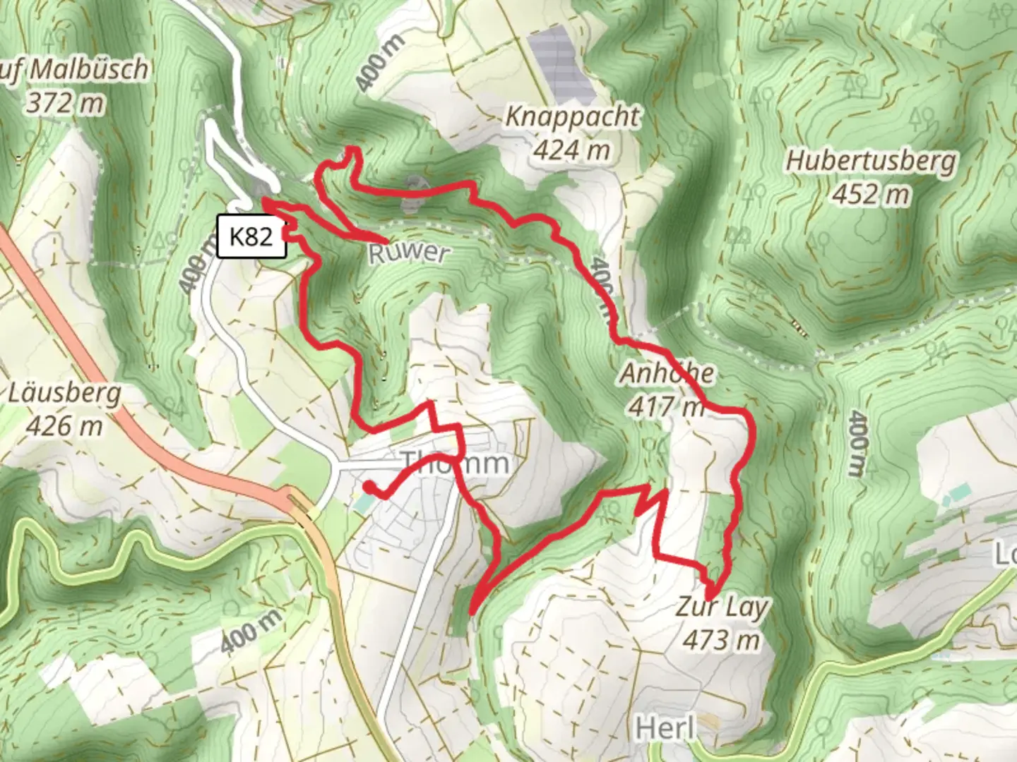 An image depicting the trail Herler Wacken via Saar Hunsrueck Steig Zuwegung and Schiefer Wackenweg and its surrounding area.