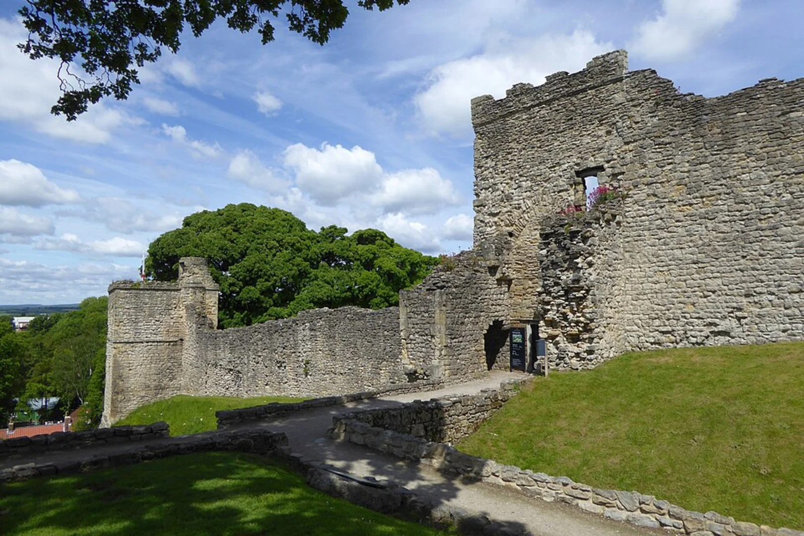 An image depicting the trail Pickering Castle and Beck Loop and its surrounding area.