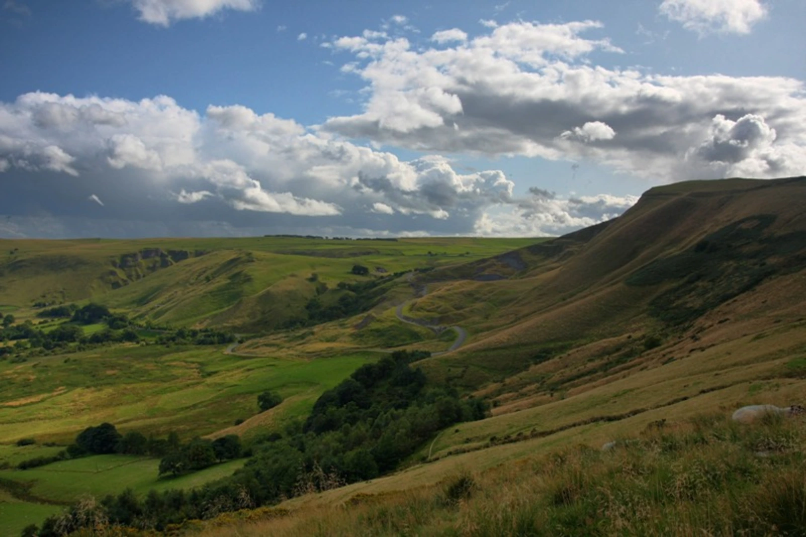 An image depicting the trail Tom Hyett, Mam Tor Loop from Edale and its surrounding area.