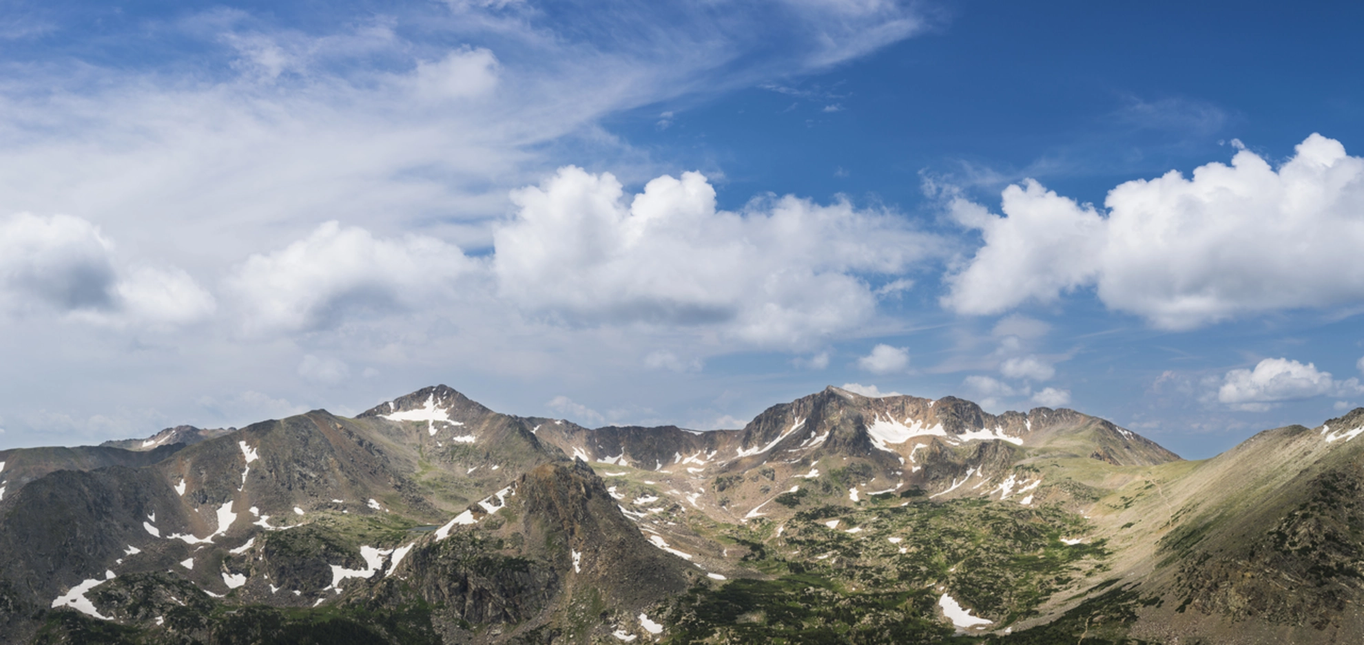 An image depicting the trail Tomahawk Reservoir Spur via Raggeds Trail and its surrounding area.