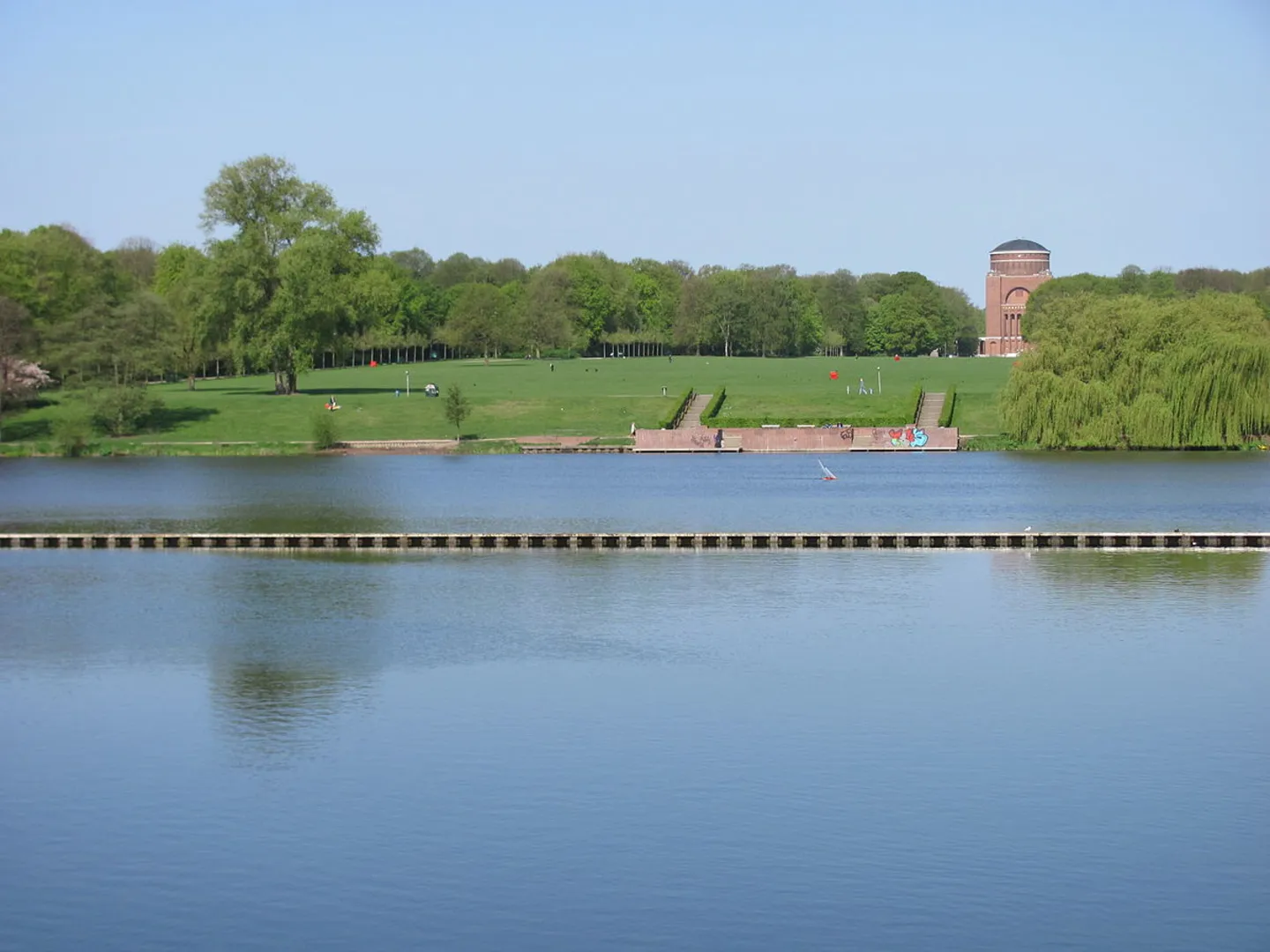 An image depicting the trail Habichtstrasse to Borgweg via Stadtparksee and Pilgern im Stadtpark and its surrounding area.